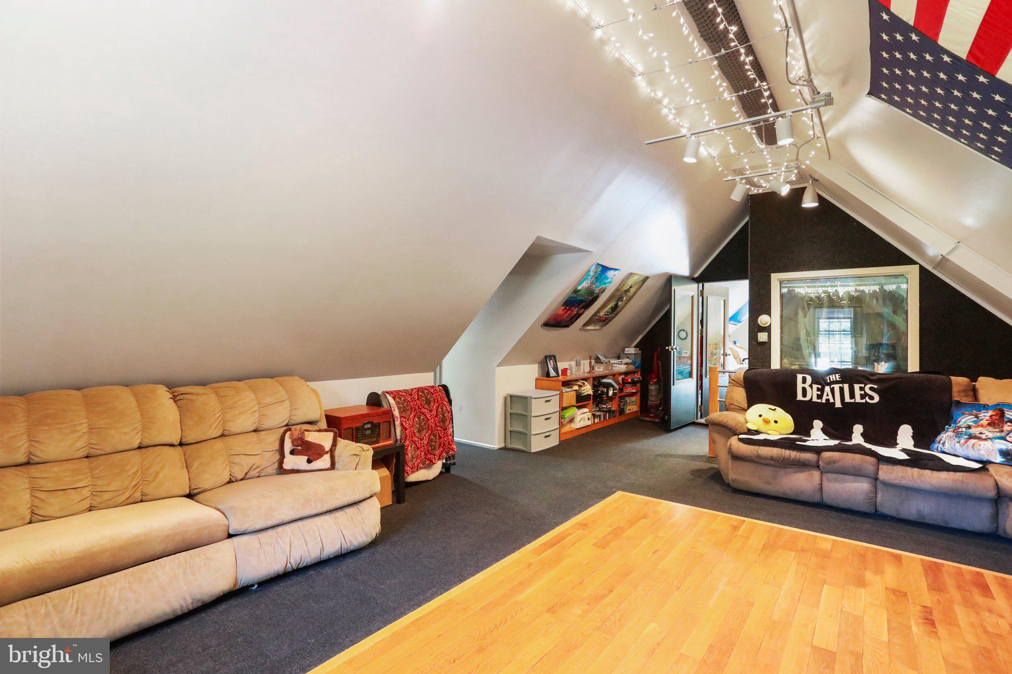 GREYSTONE ON THE OPEQUON - Residential