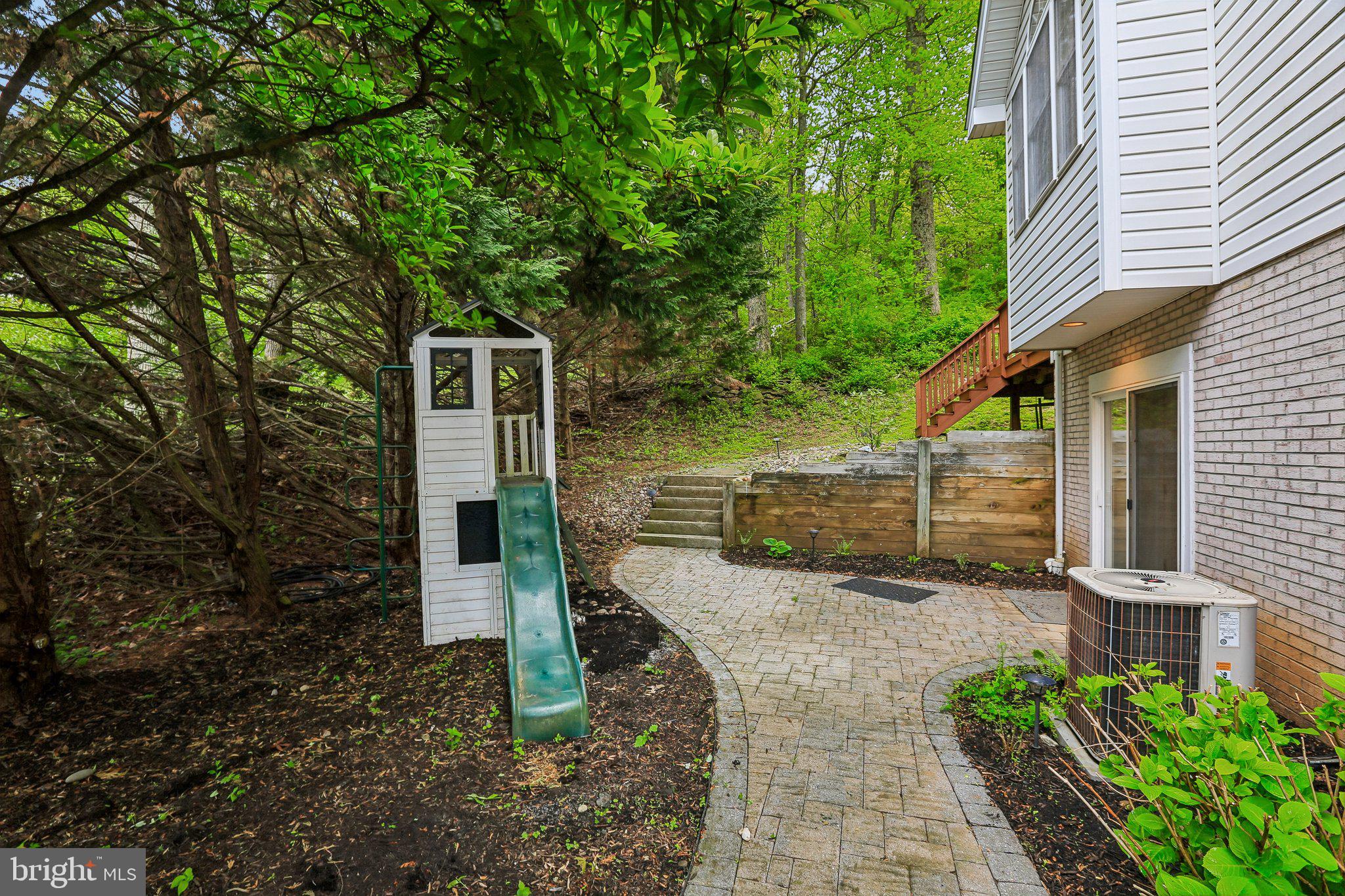 FOX RUN WOODS - Residential