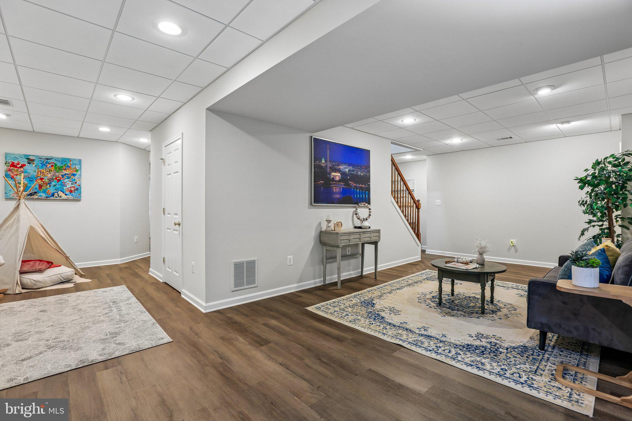 FOX RUN WOODS - Residential