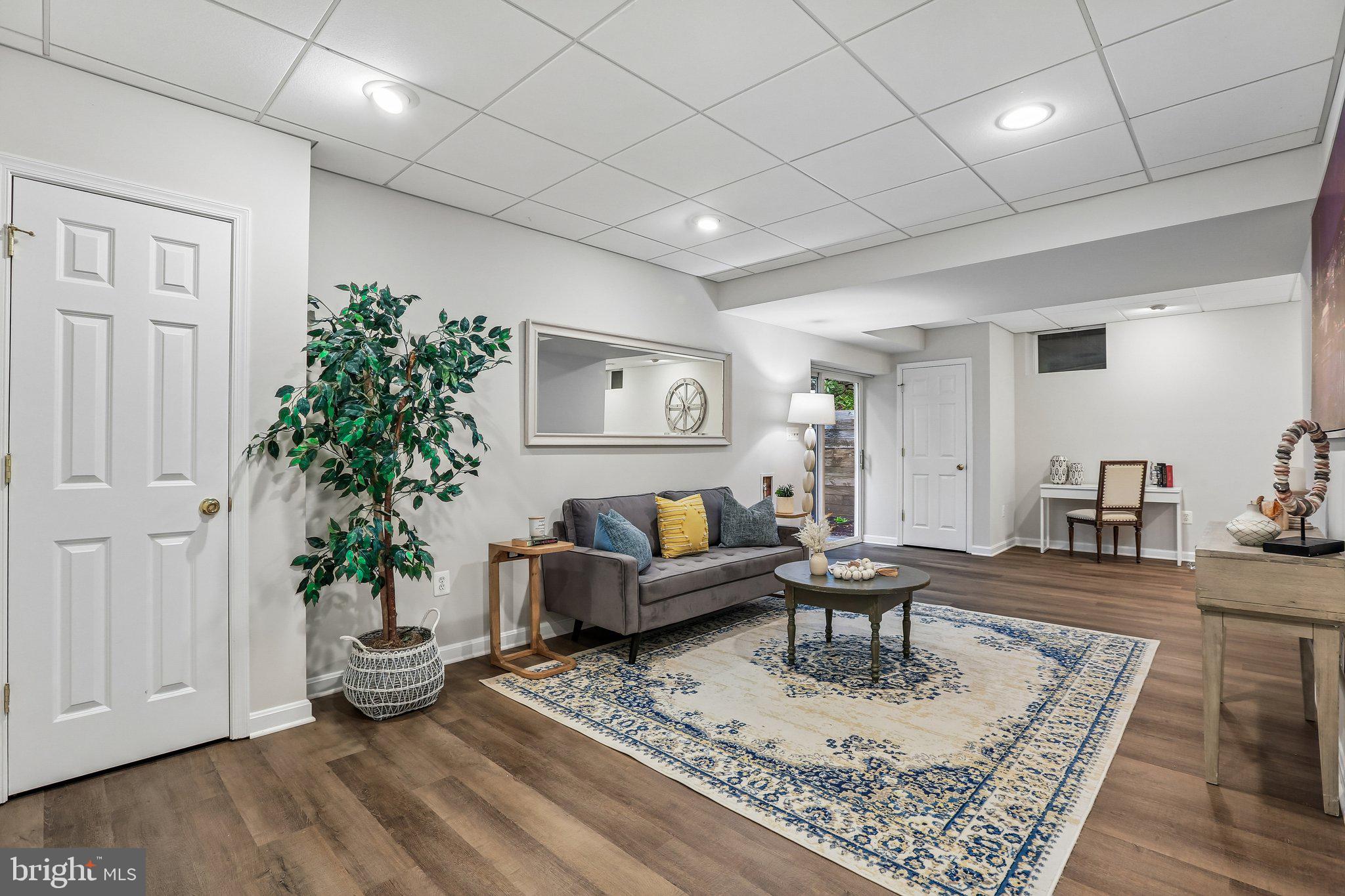 FOX RUN WOODS - Residential