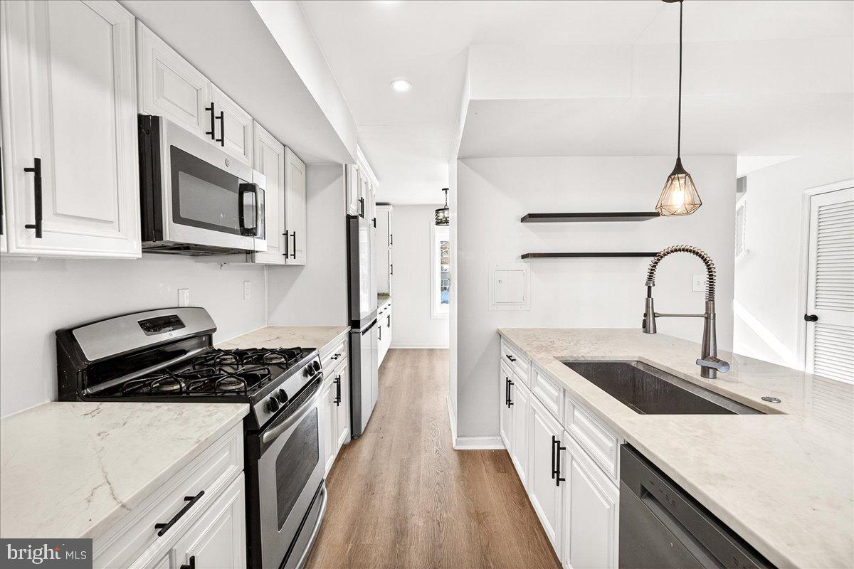 WOODSIDE VILLAGE - Residential