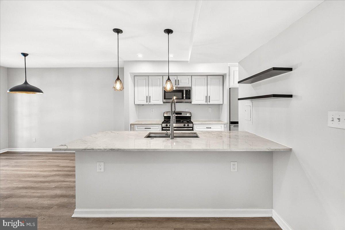 WOODSIDE VILLAGE - Residential