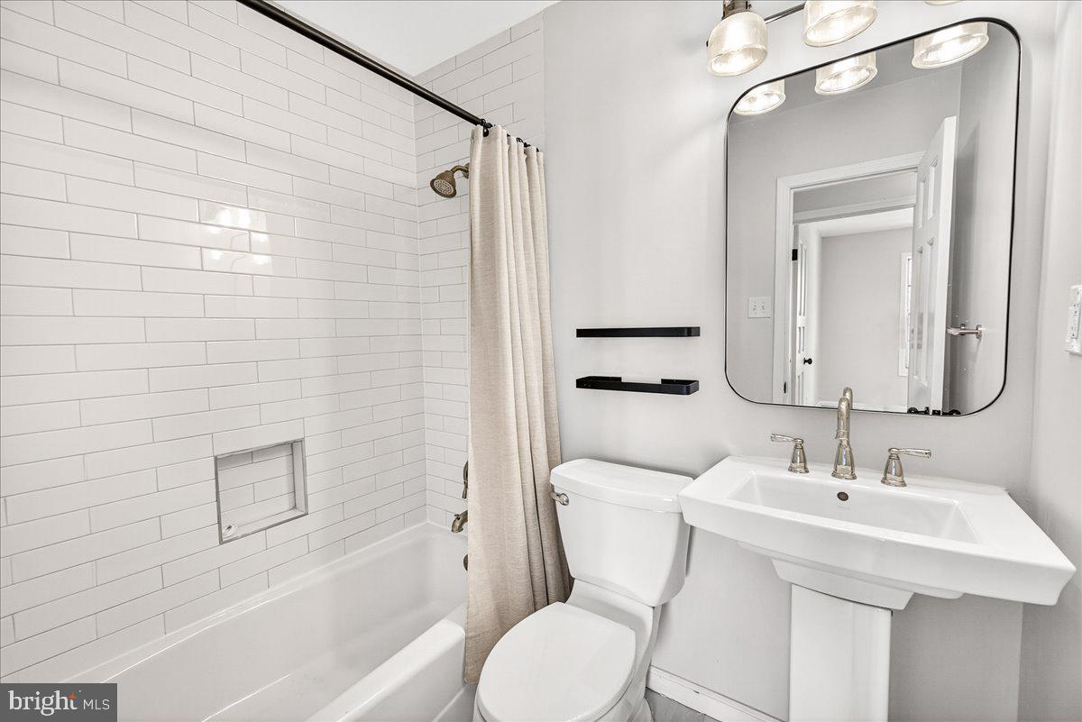 WOODSIDE VILLAGE - Residential