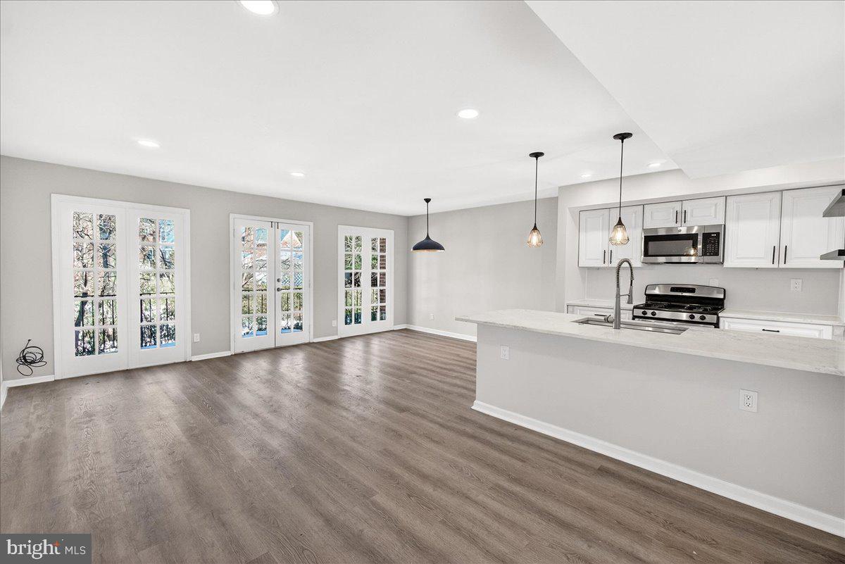 WOODSIDE VILLAGE - Residential