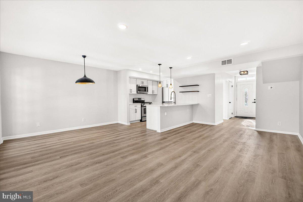 WOODSIDE VILLAGE - Residential