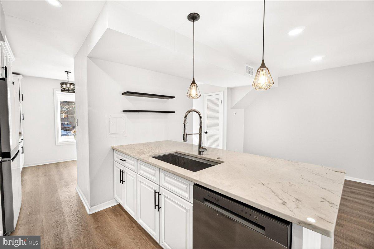 WOODSIDE VILLAGE - Residential