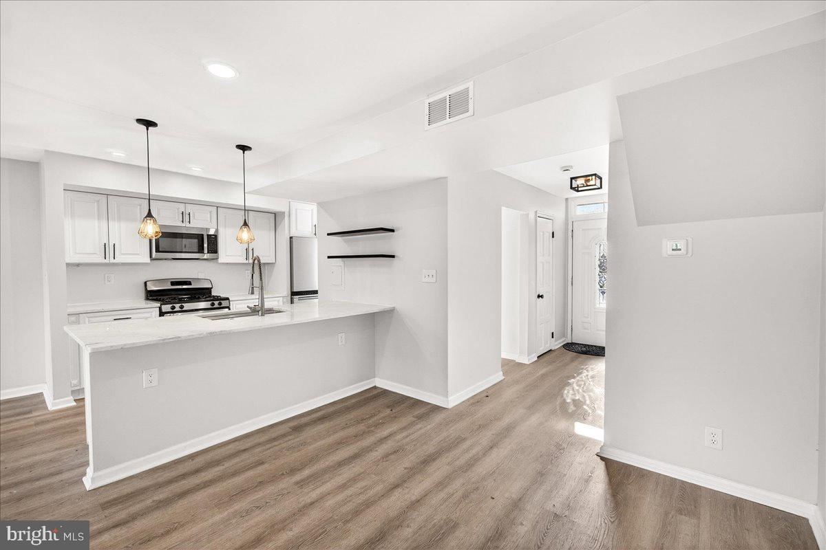 WOODSIDE VILLAGE - Residential