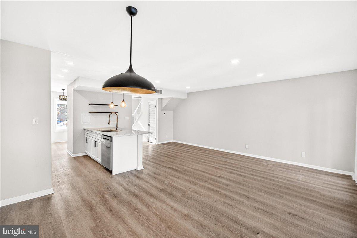 WOODSIDE VILLAGE - Residential