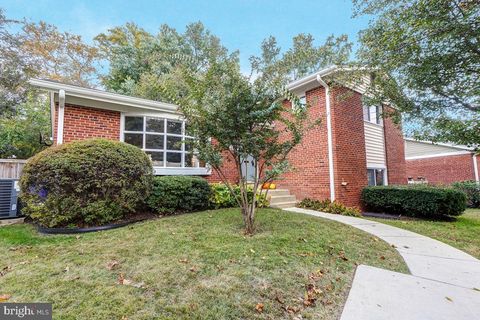 Photo of 3500 SANDY CT, KENSINGTON, MD 20895 (MLS # MDMC2073464)