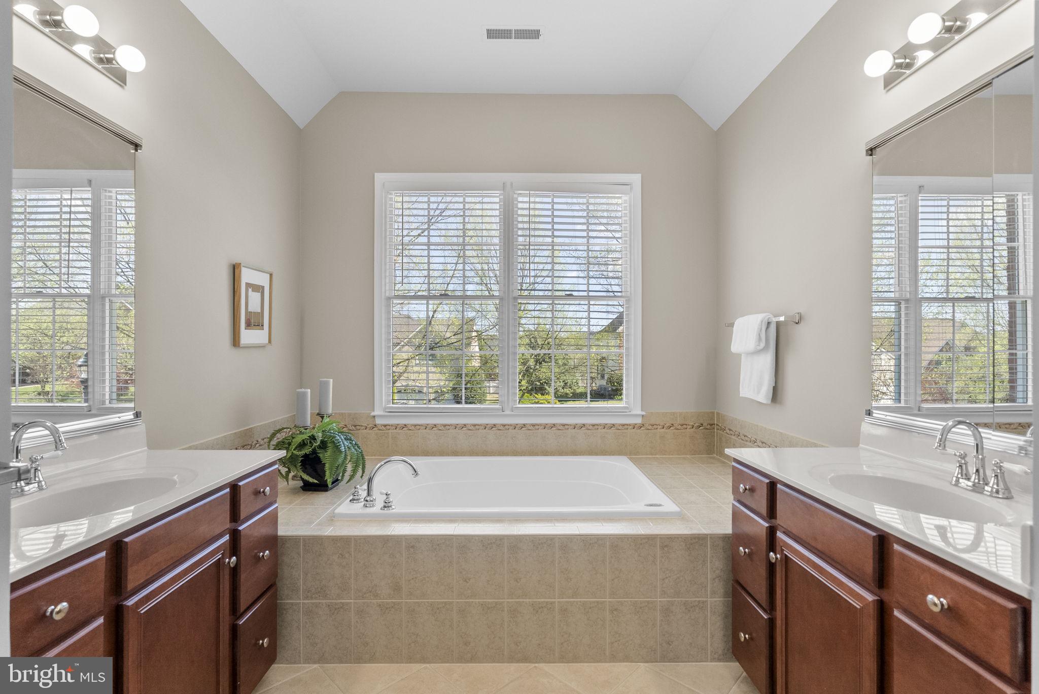 THE ESTATES AT WOODCLIFFE PARK - Residential