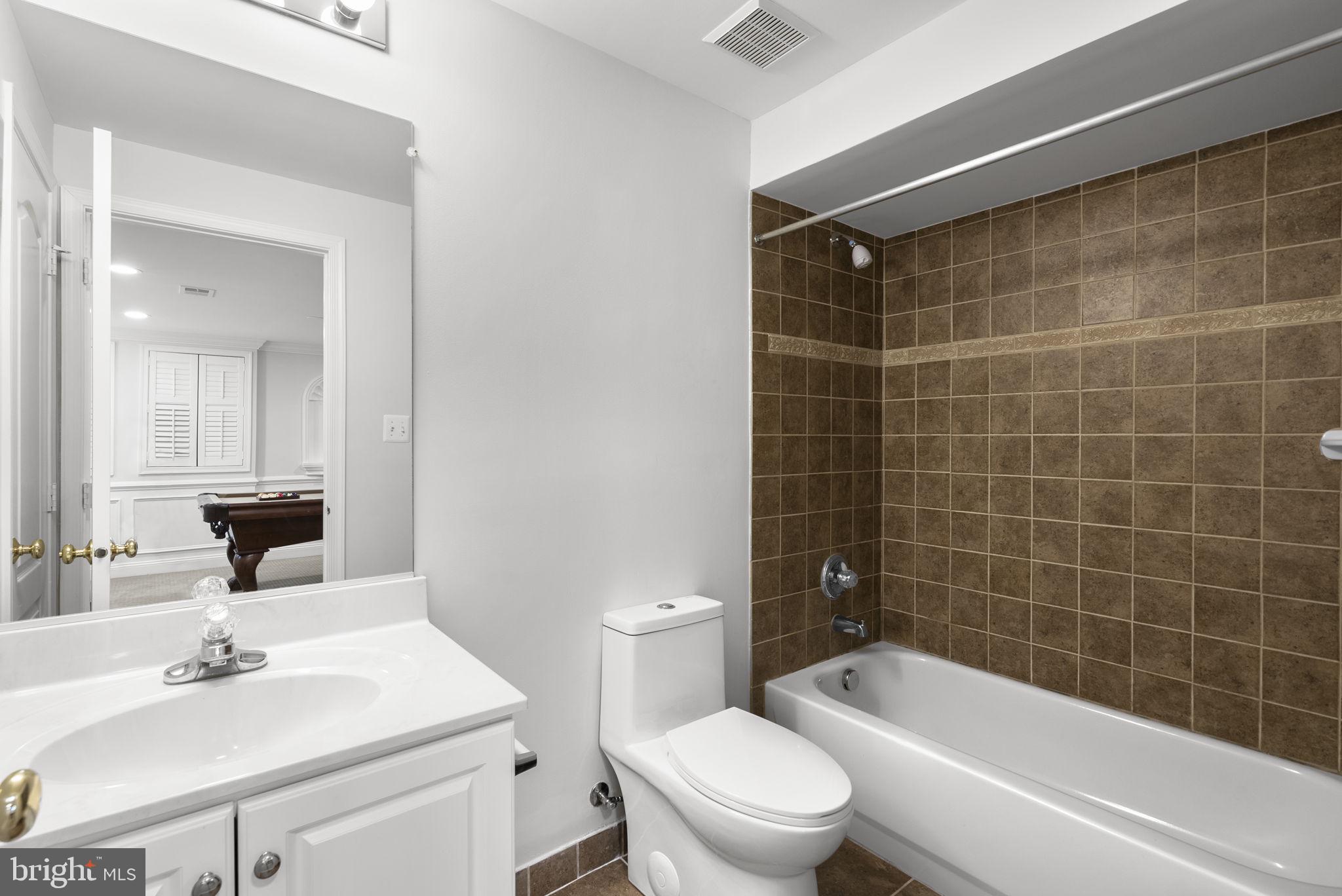 THE ESTATES AT WOODCLIFFE PARK - Residential