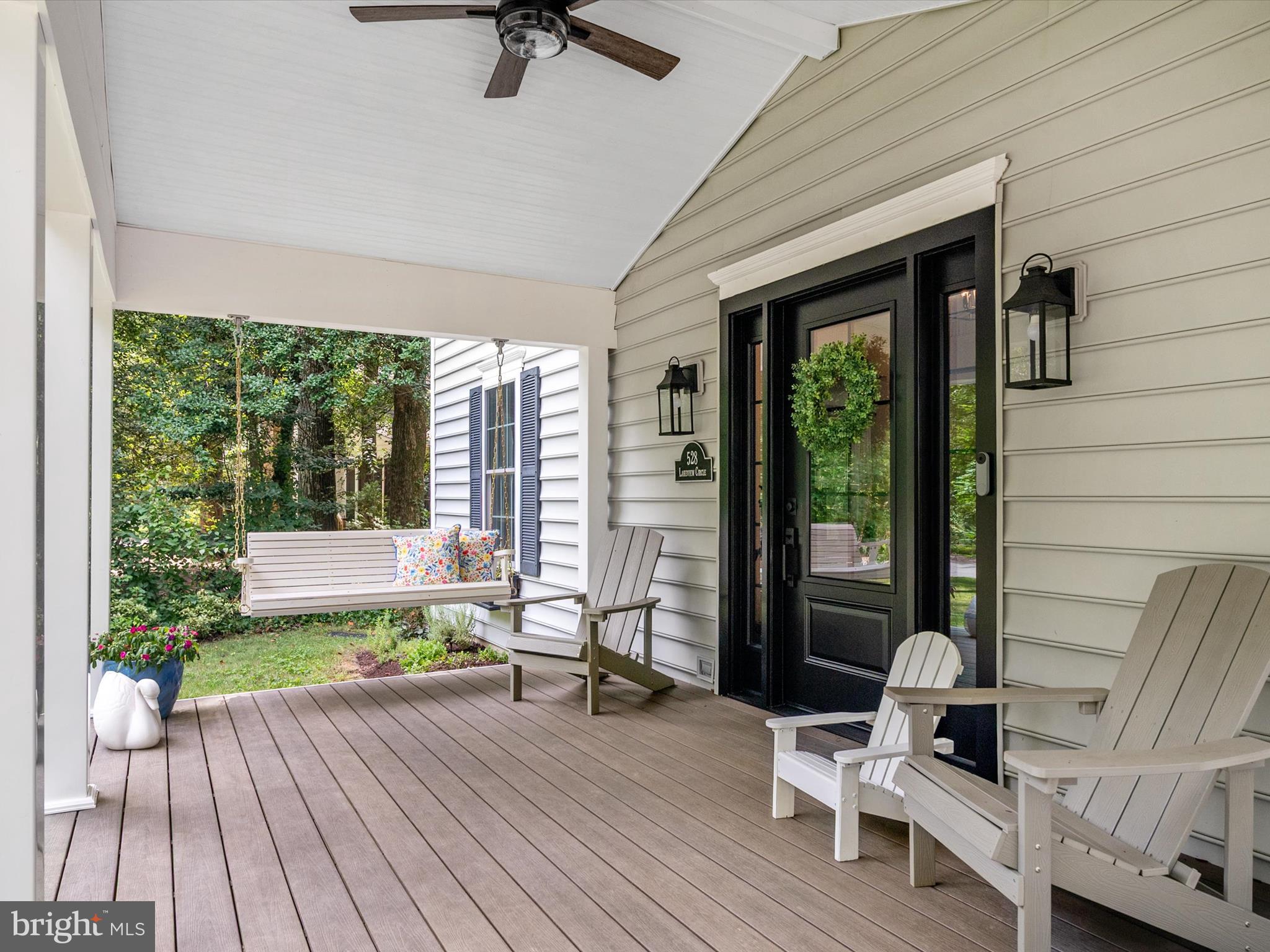 528 LAKEVIEW CIRCLE