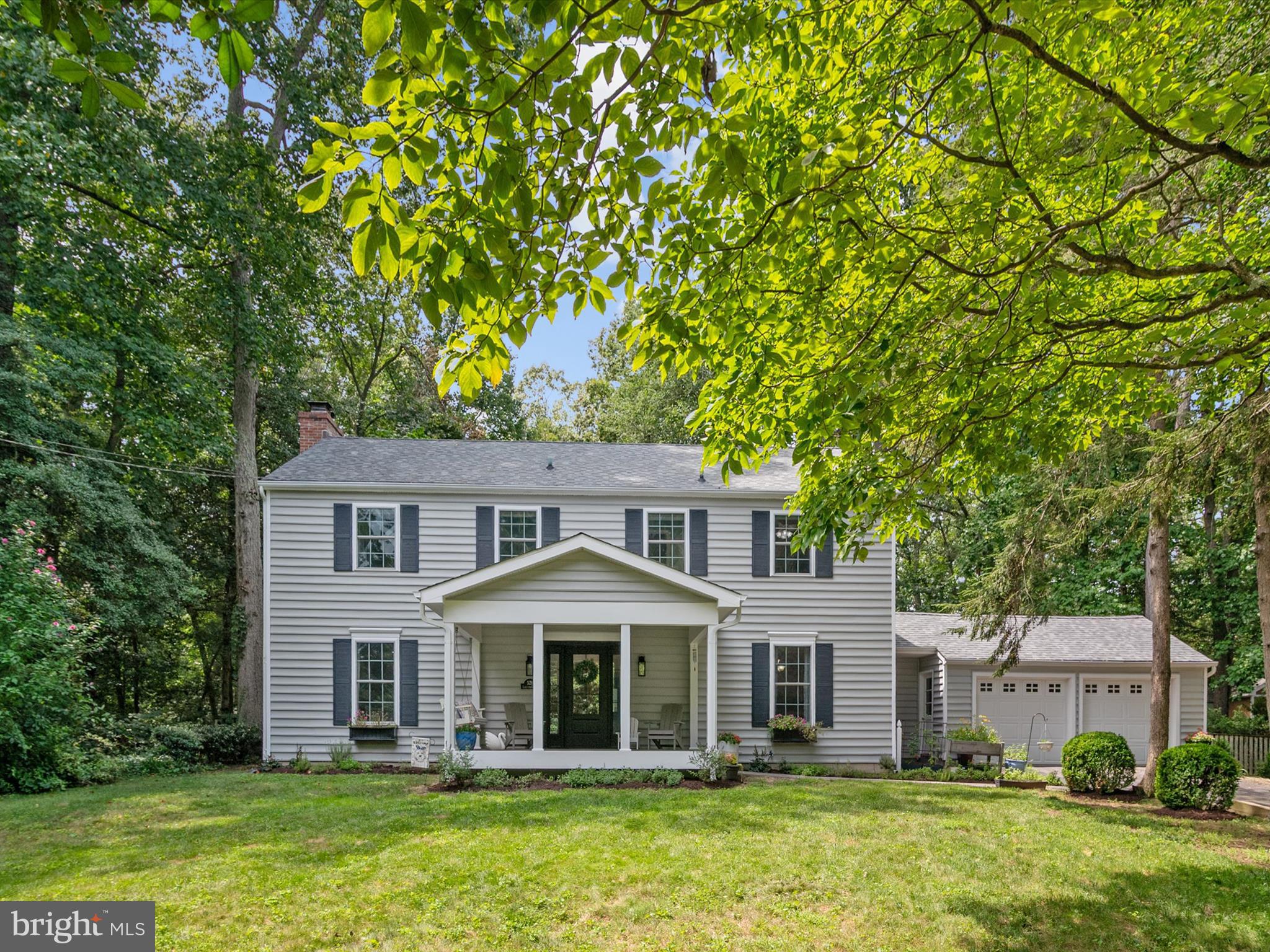 528 LAKEVIEW CIRCLE