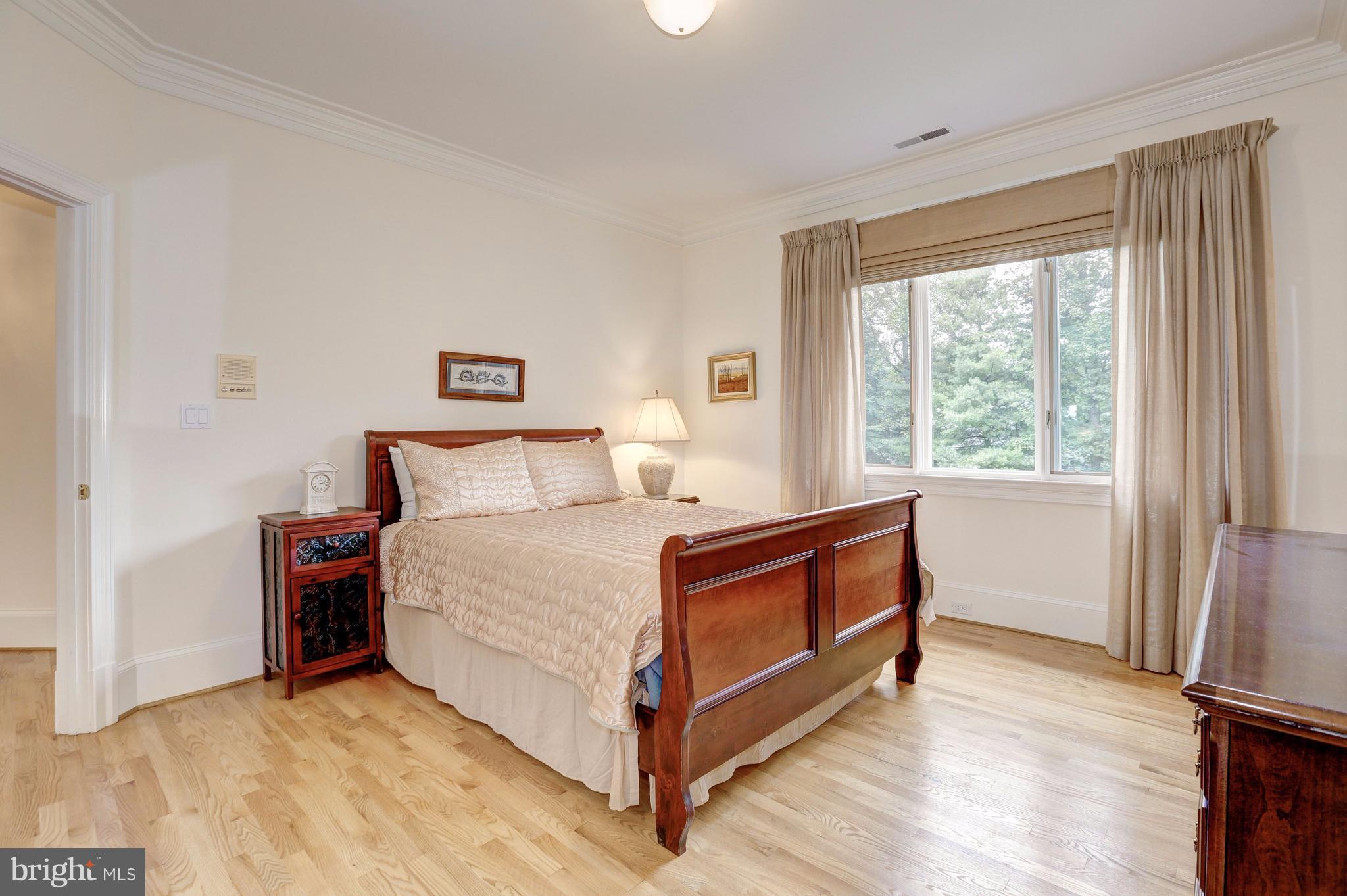 POTOMAC OUTSIDE - Residential