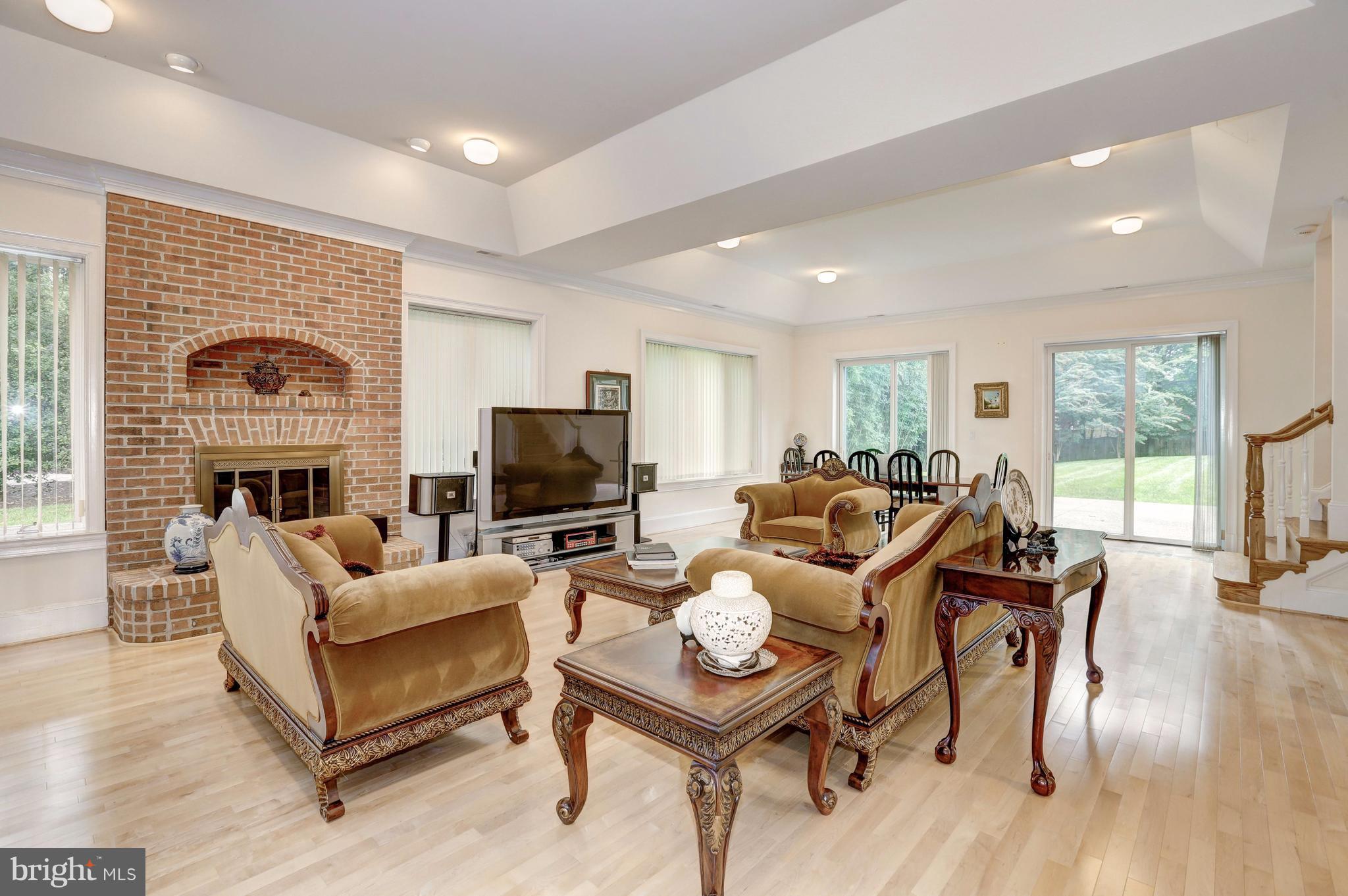 POTOMAC OUTSIDE - Residential