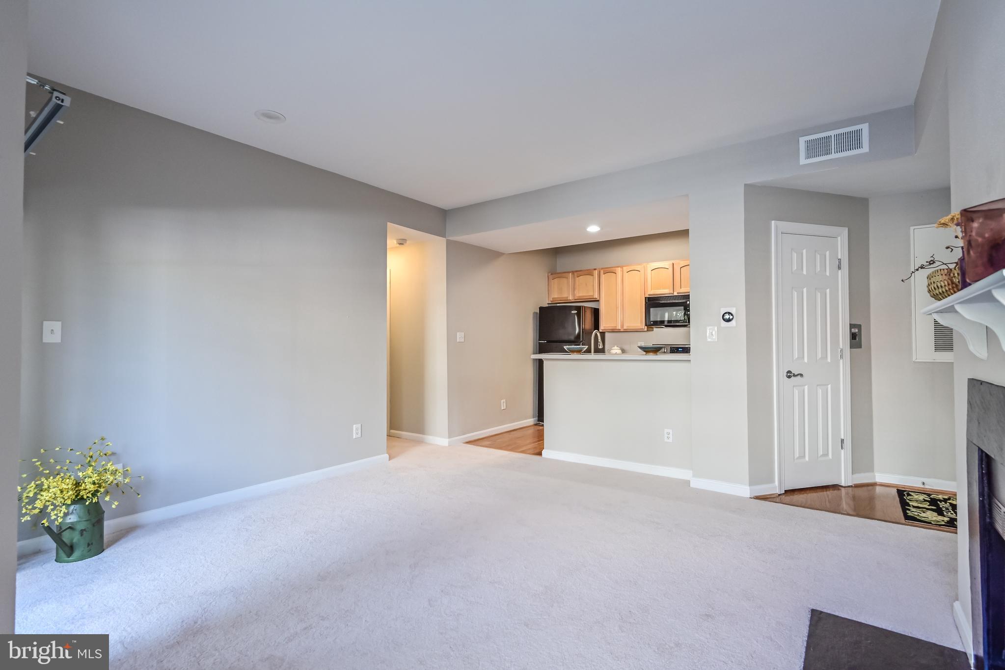 PENDERBROOK SQUARE CONDOMINIUMS - Residential Lease