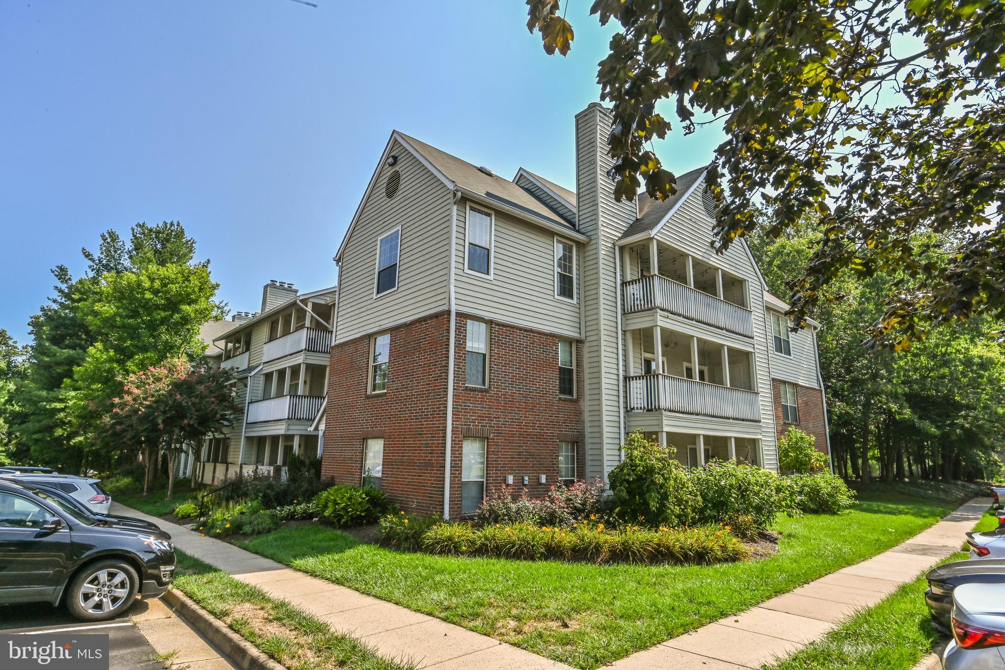 PENDERBROOK SQUARE CONDOMINIUMS - Residential Lease