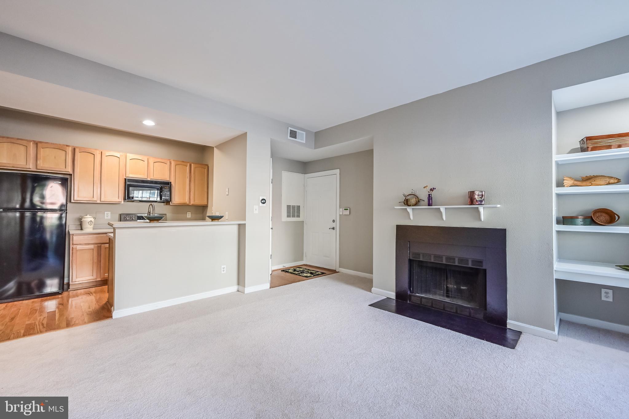 PENDERBROOK SQUARE CONDOMINIUMS - Residential Lease