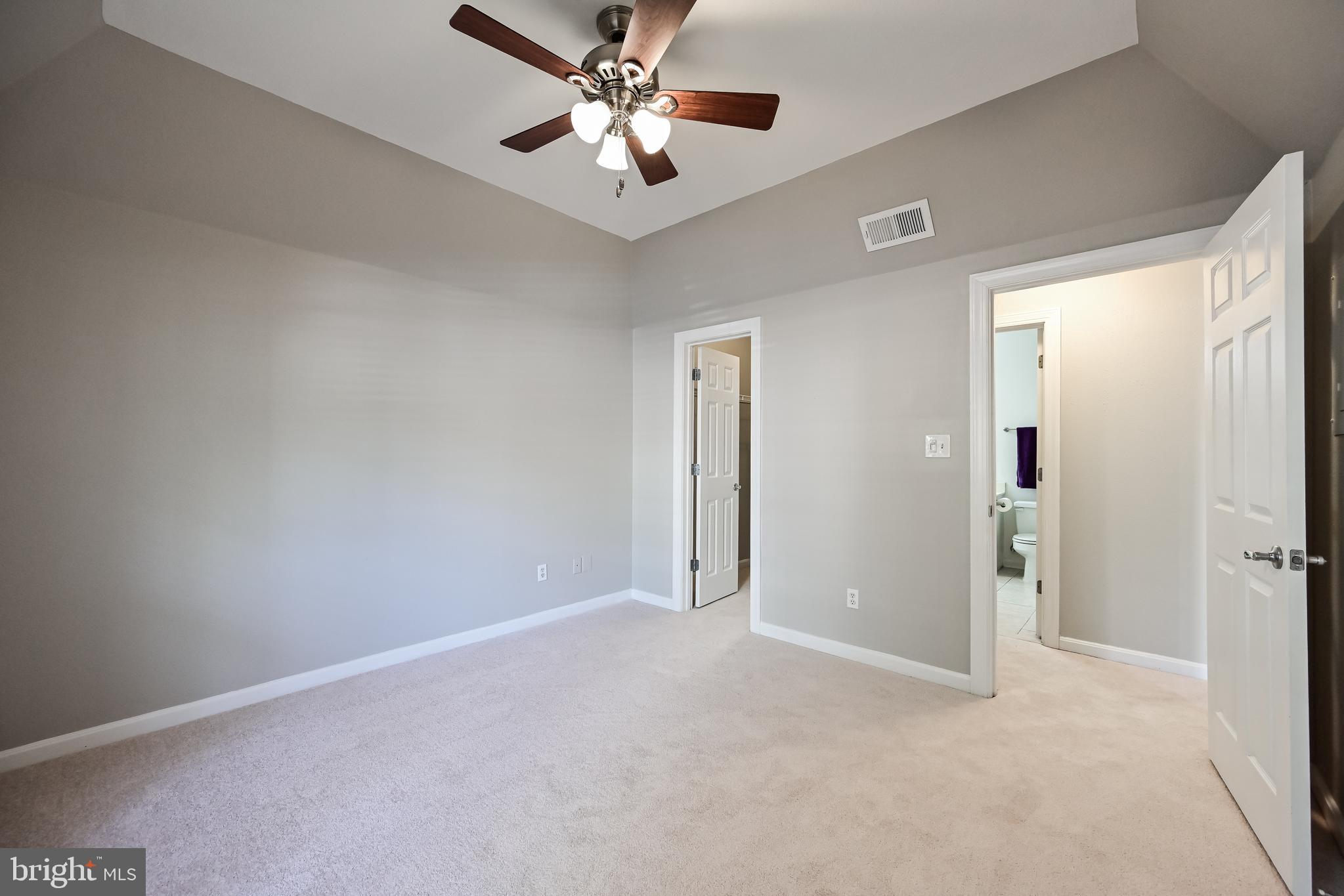 PENDERBROOK SQUARE CONDOMINIUMS - Residential Lease