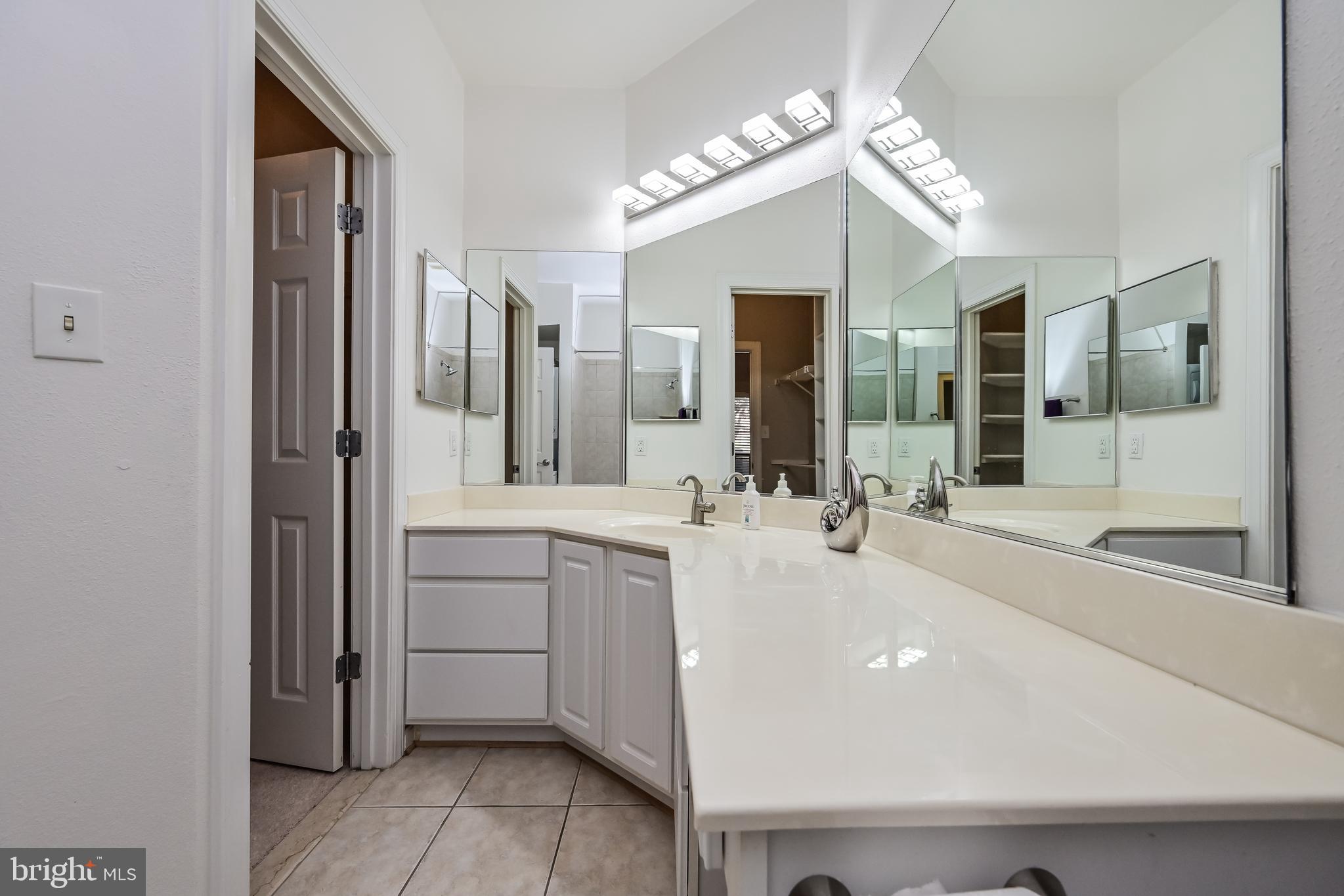 PENDERBROOK SQUARE CONDOMINIUMS - Residential Lease