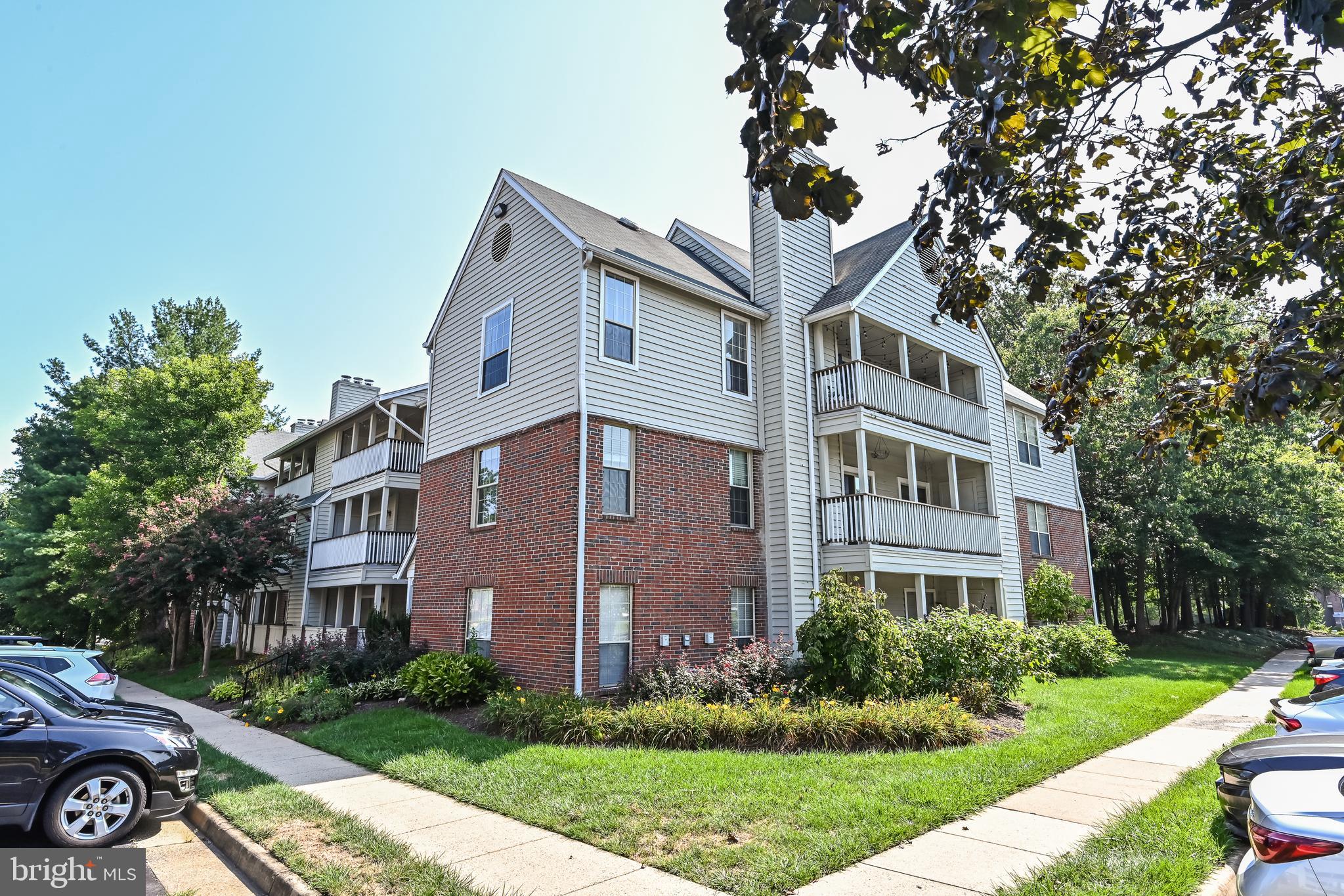 PENDERBROOK SQUARE CONDOMINIUMS - Residential Lease