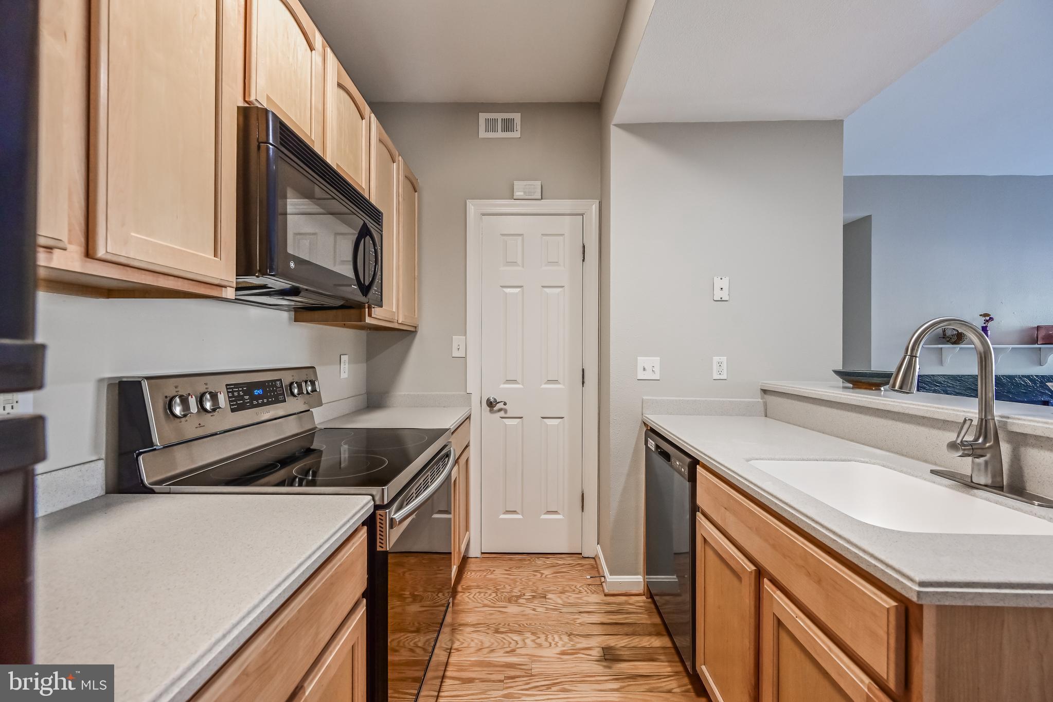 PENDERBROOK SQUARE CONDOMINIUMS - Residential Lease