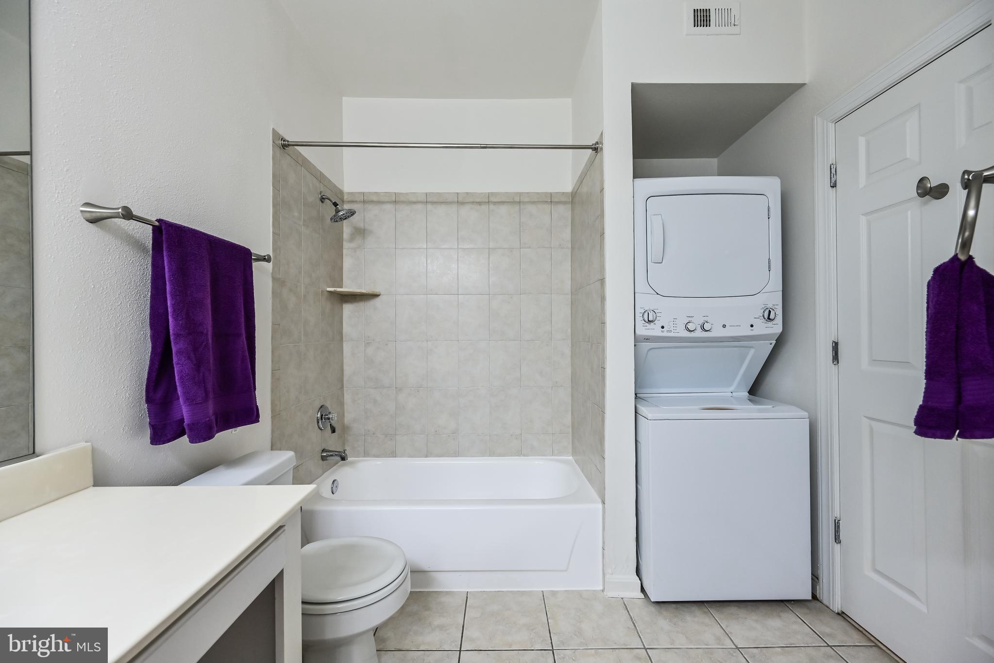 PENDERBROOK SQUARE CONDOMINIUMS - Residential Lease