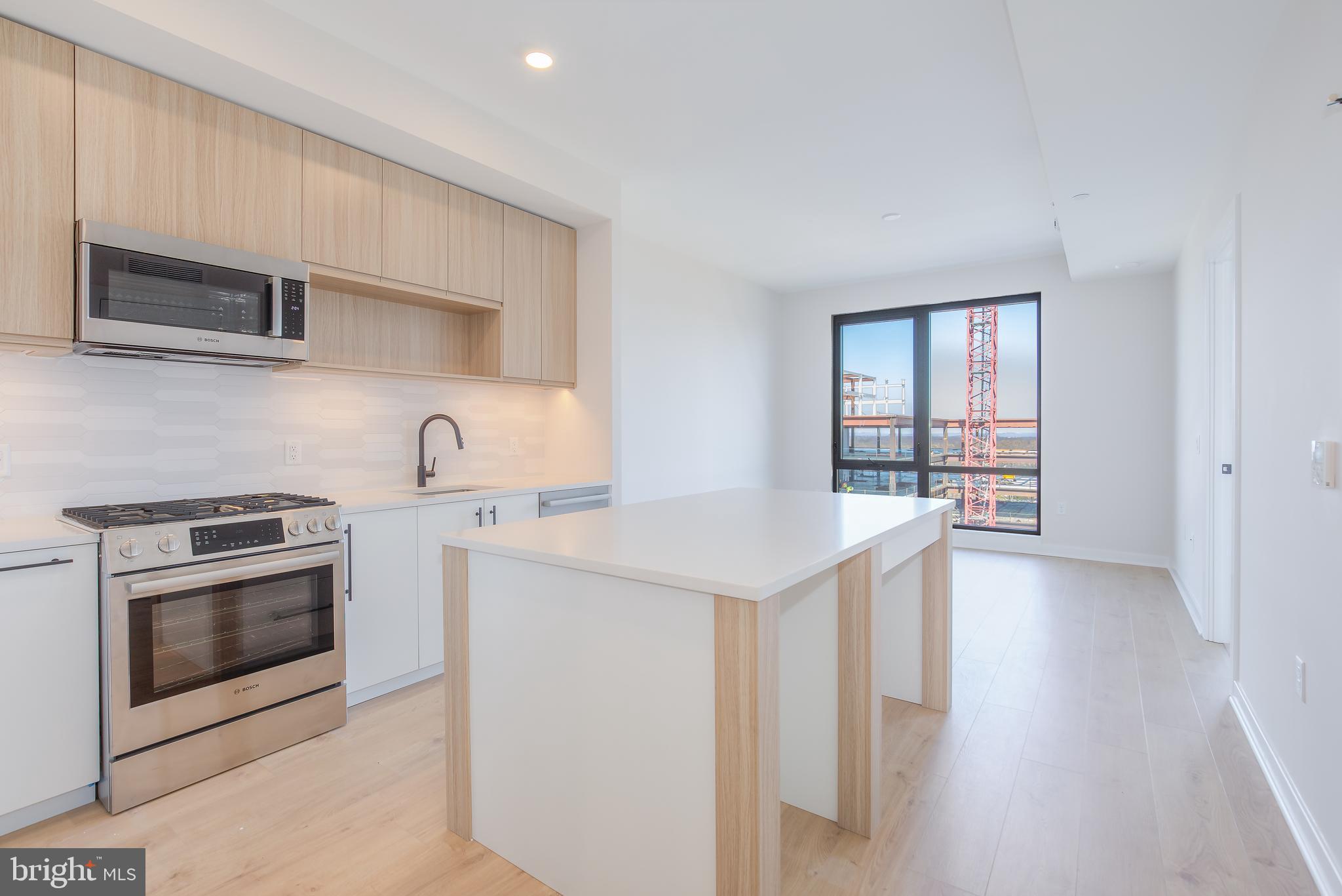 255 W. FALLS STATION BOULEVARD 809