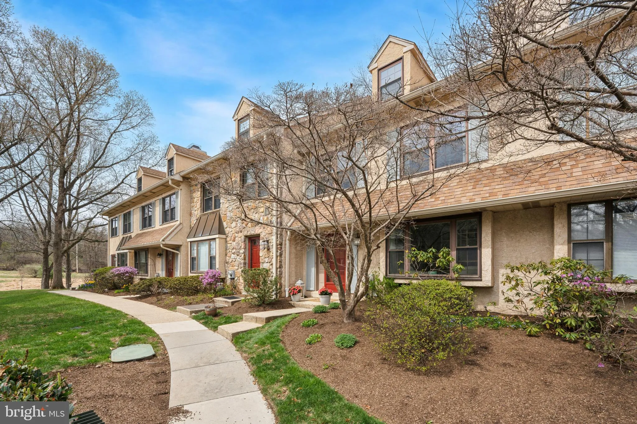 Chesterbrook, Pennsylvania 19087, United States, 4 Bedrooms Bedrooms, ,2 BathroomsBathrooms,Residential,Pending,103234