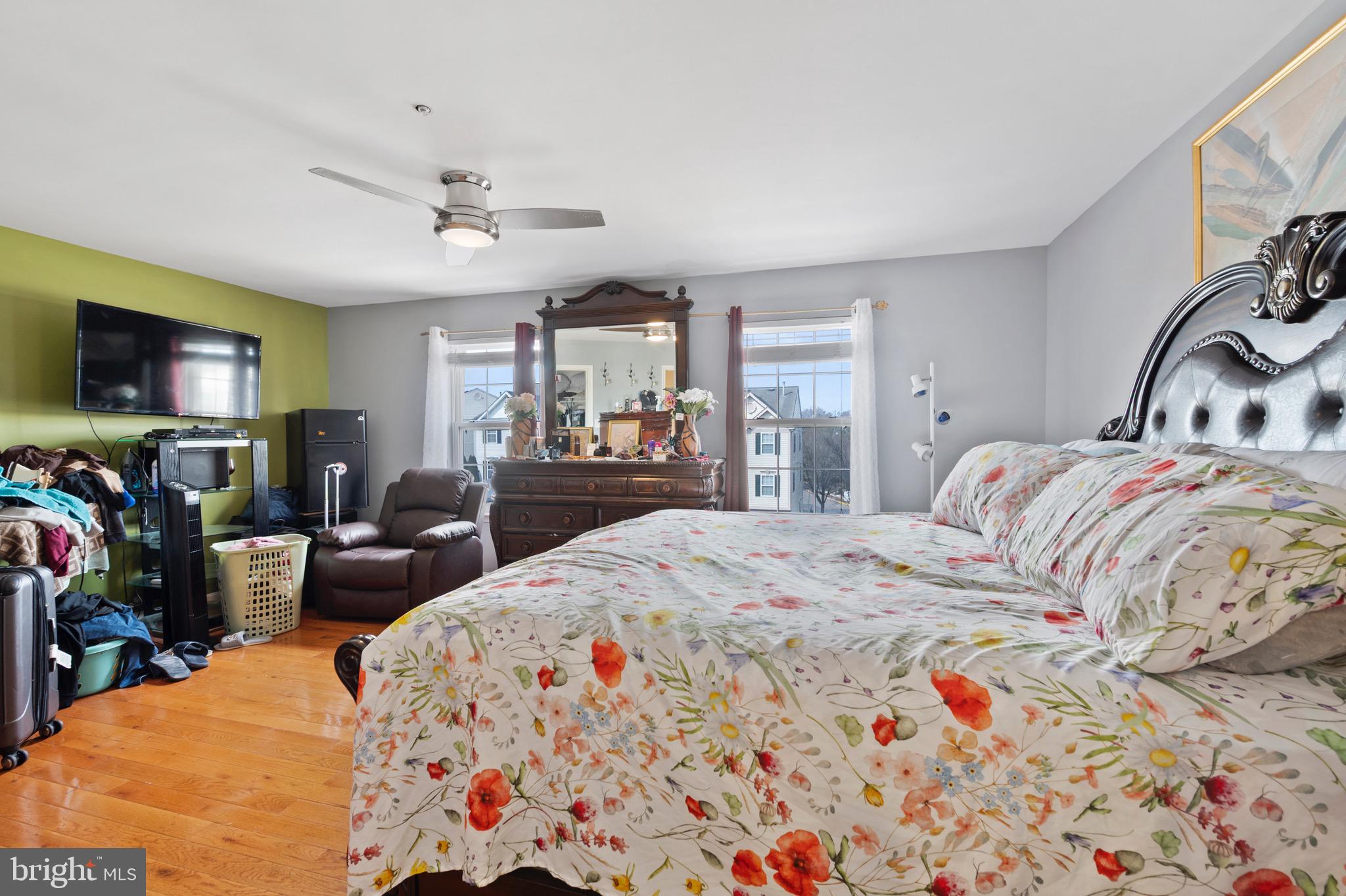 SEVEN OAKS - Residential