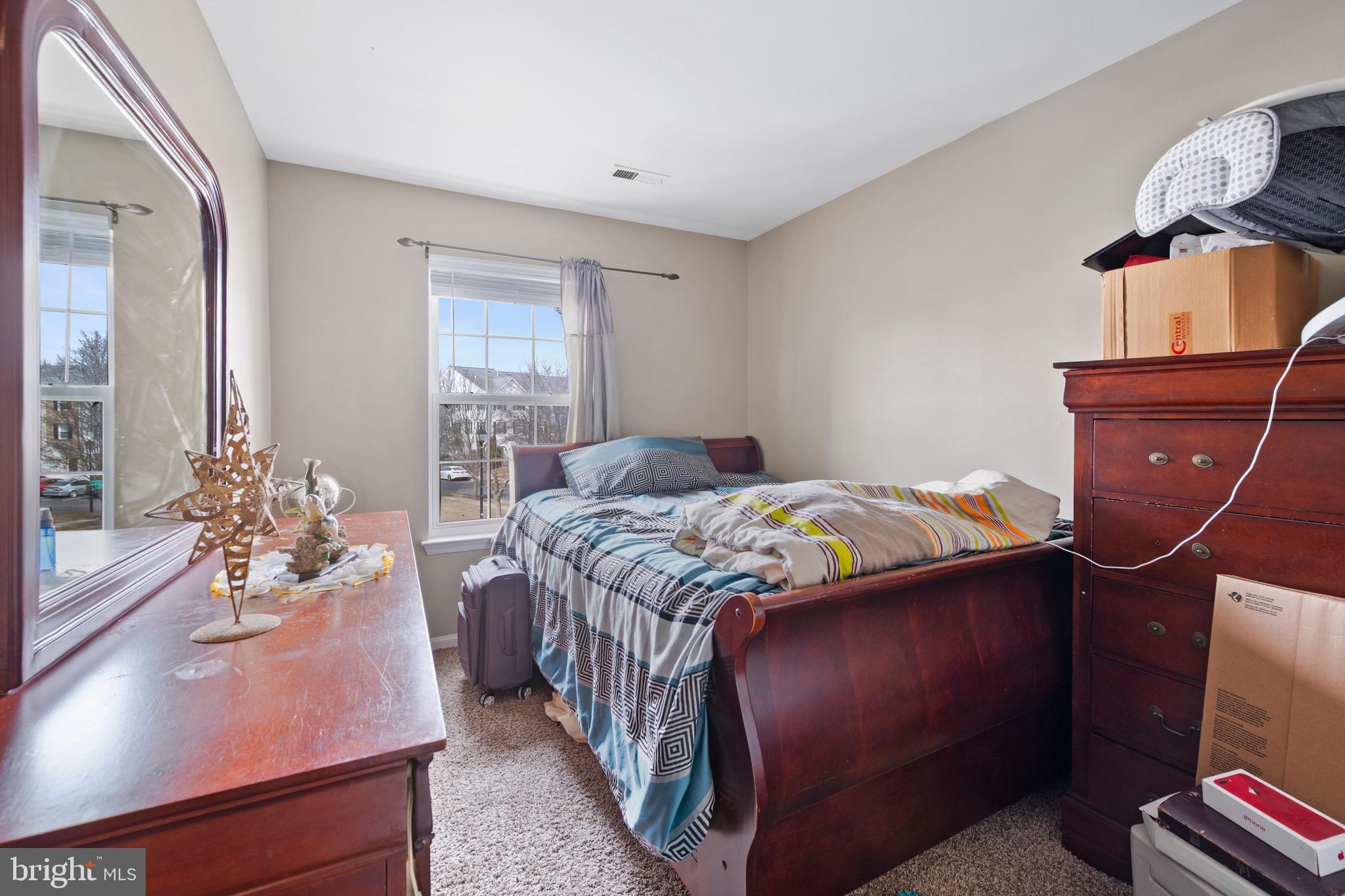 SEVEN OAKS - Residential