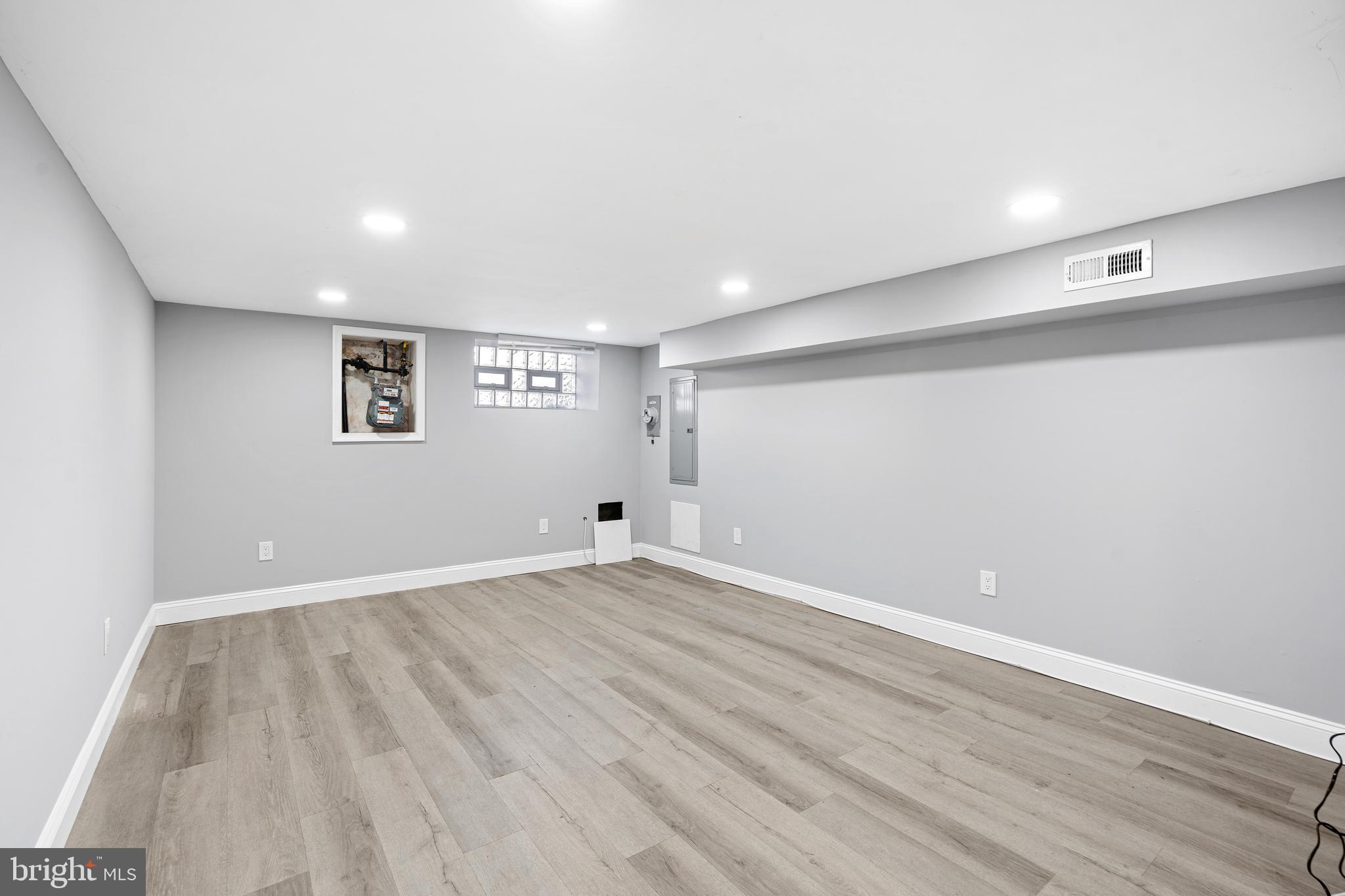 STRAWBERRY MANSION - Residential