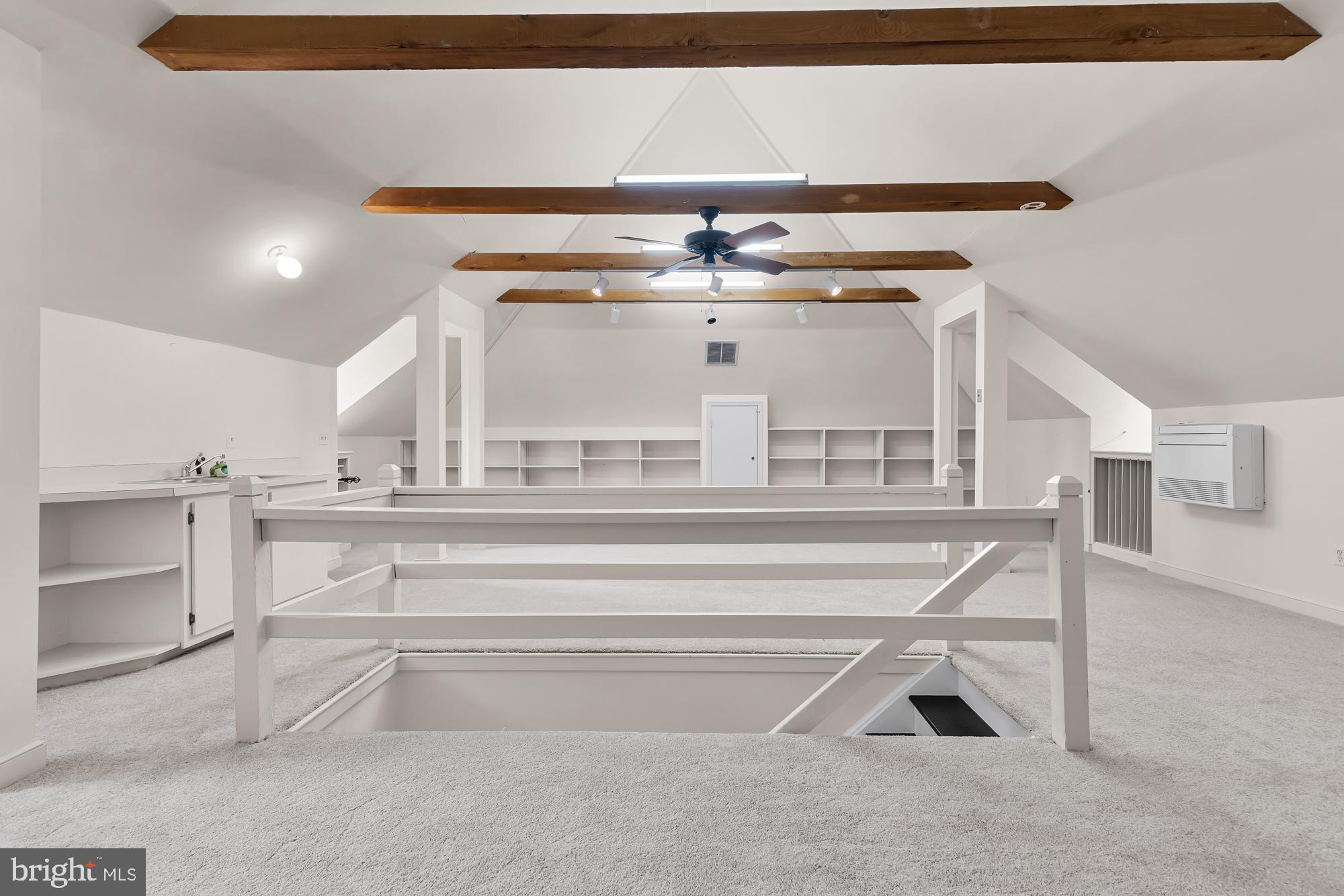 BRADLEY HILLS - Residential