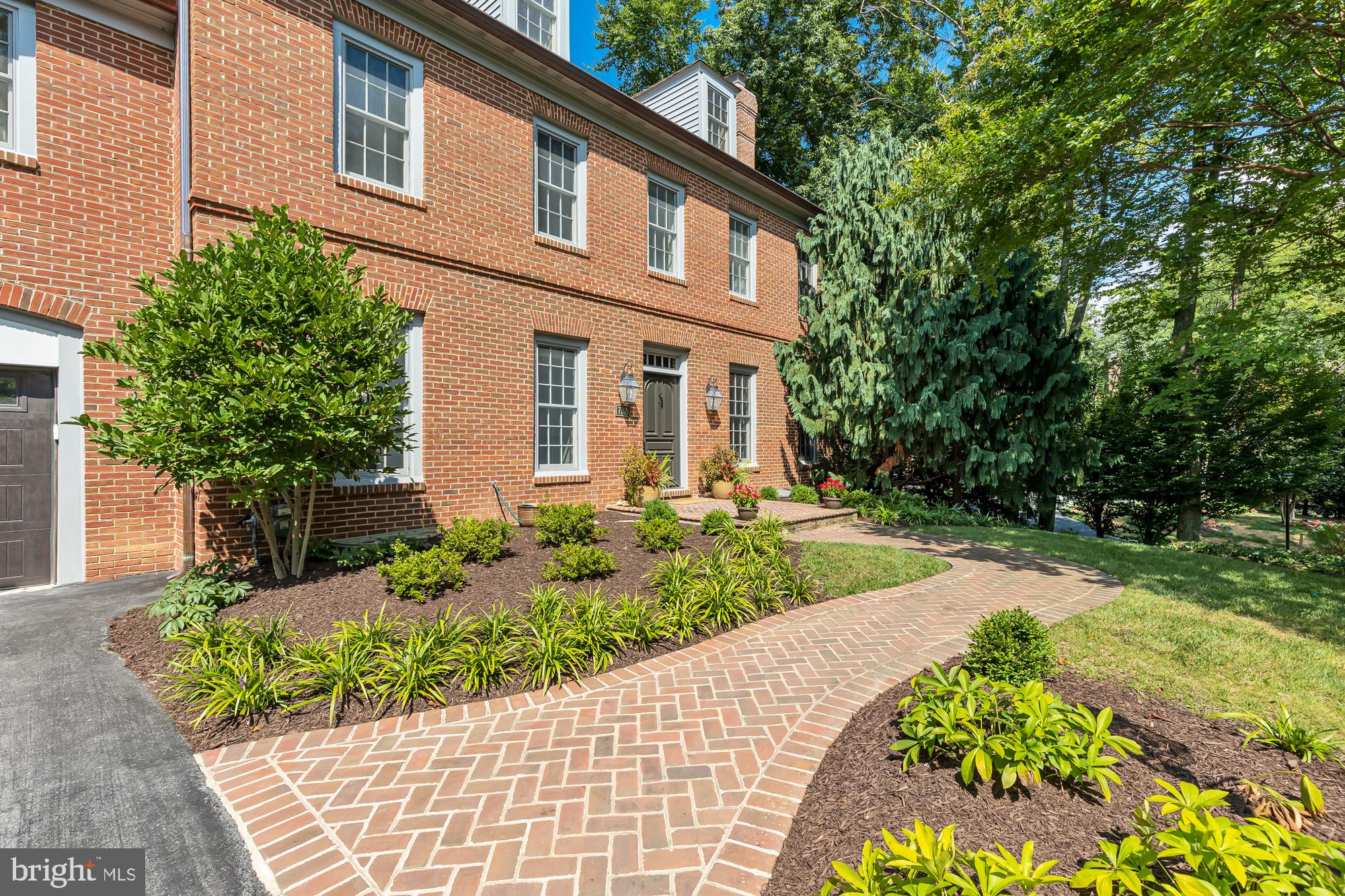 BRADLEY HILLS - Residential