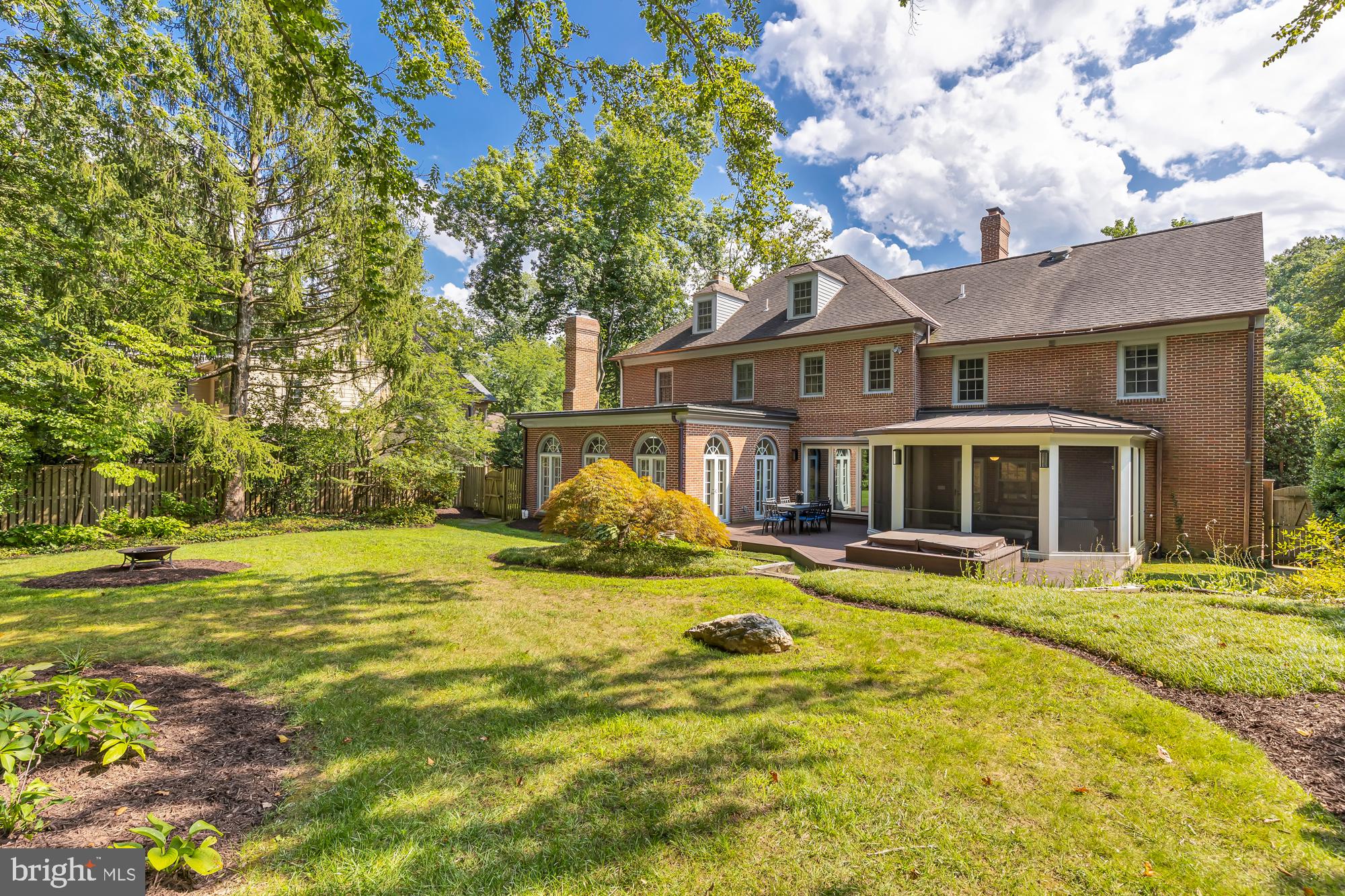 BRADLEY HILLS - Residential