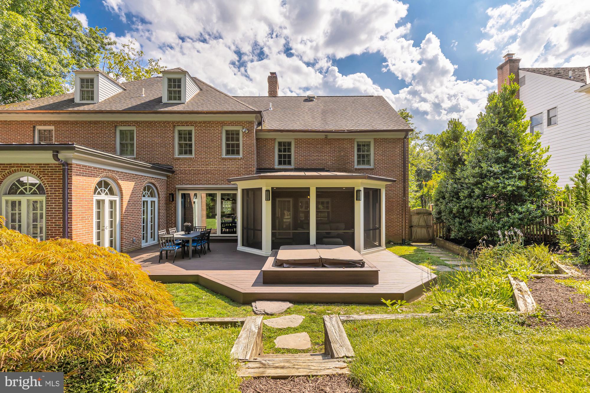 BRADLEY HILLS - Residential