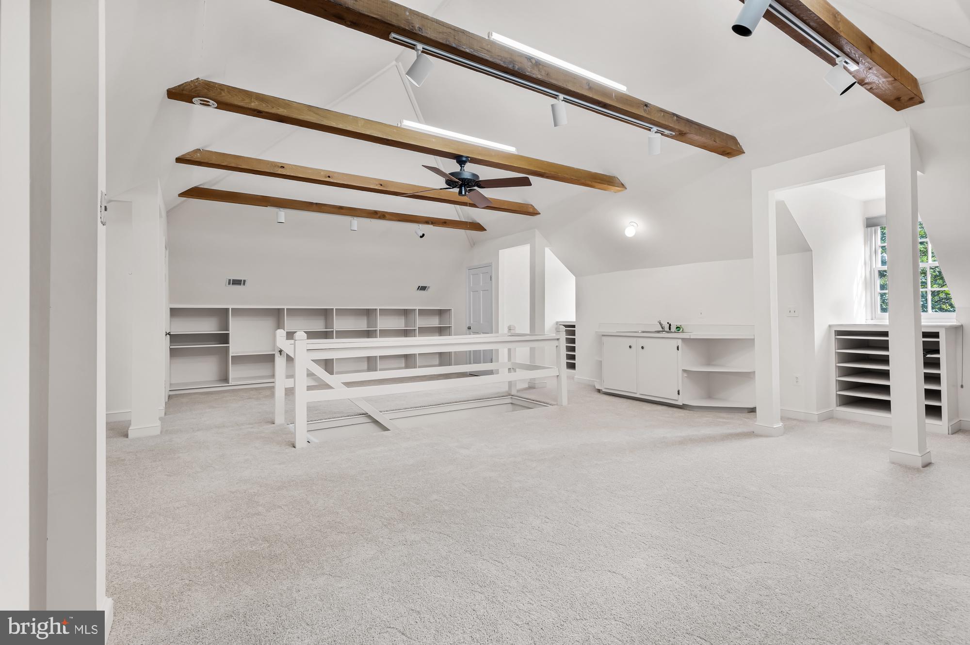 BRADLEY HILLS - Residential