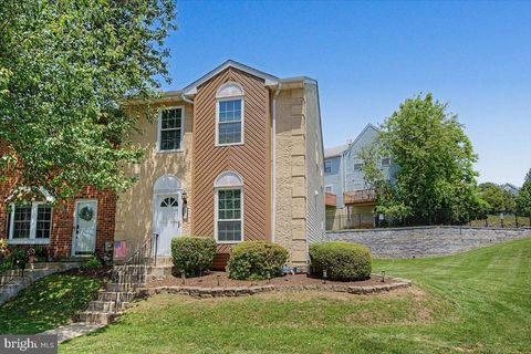 Townhouse For Sale - 420 Cedarcrest Lane<br/> Delaware County, UPPER CHICHESTER, PA 19014