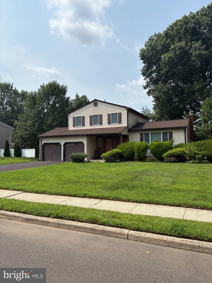 Photo 1 of 17 — 5 WOLFPACK ROAD, HAMILTON, NJ 08619