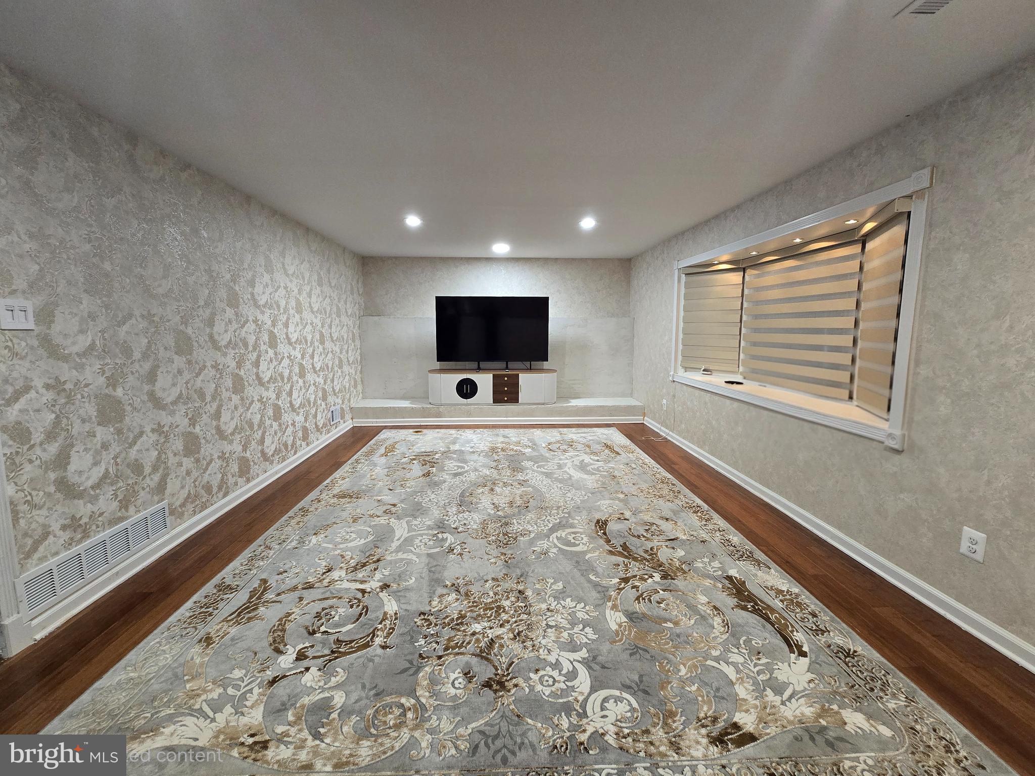 WOODLYN CROSSING - Residential