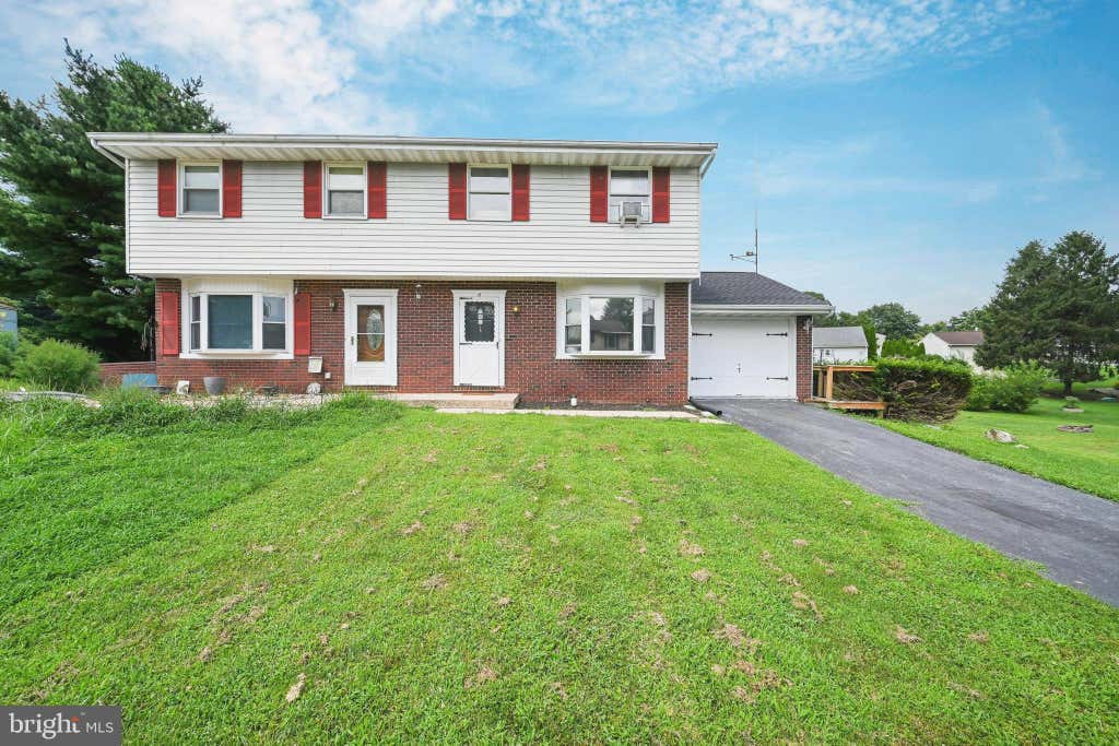 Photo of 11 Clarendon Drive, LANCASTER, PA 17603 (MLS # PALA2093946)