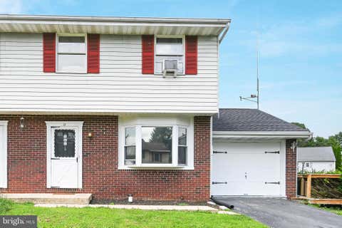 Townhouse For Sale - 11 Clarendon Drive<br/> LANCASTER, PA 17603