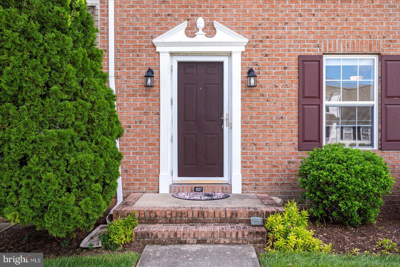 1027 ZIRCON COURT