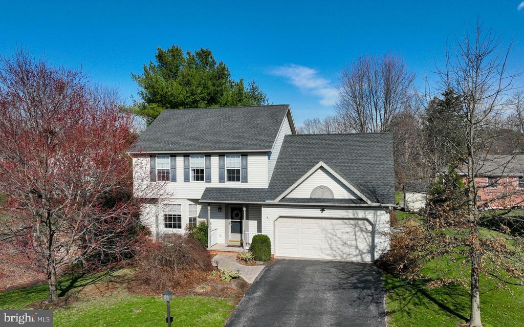 Photo of 2021 Aslan Drive, YORK, PA 17404 (MLS # PAYK2099962)