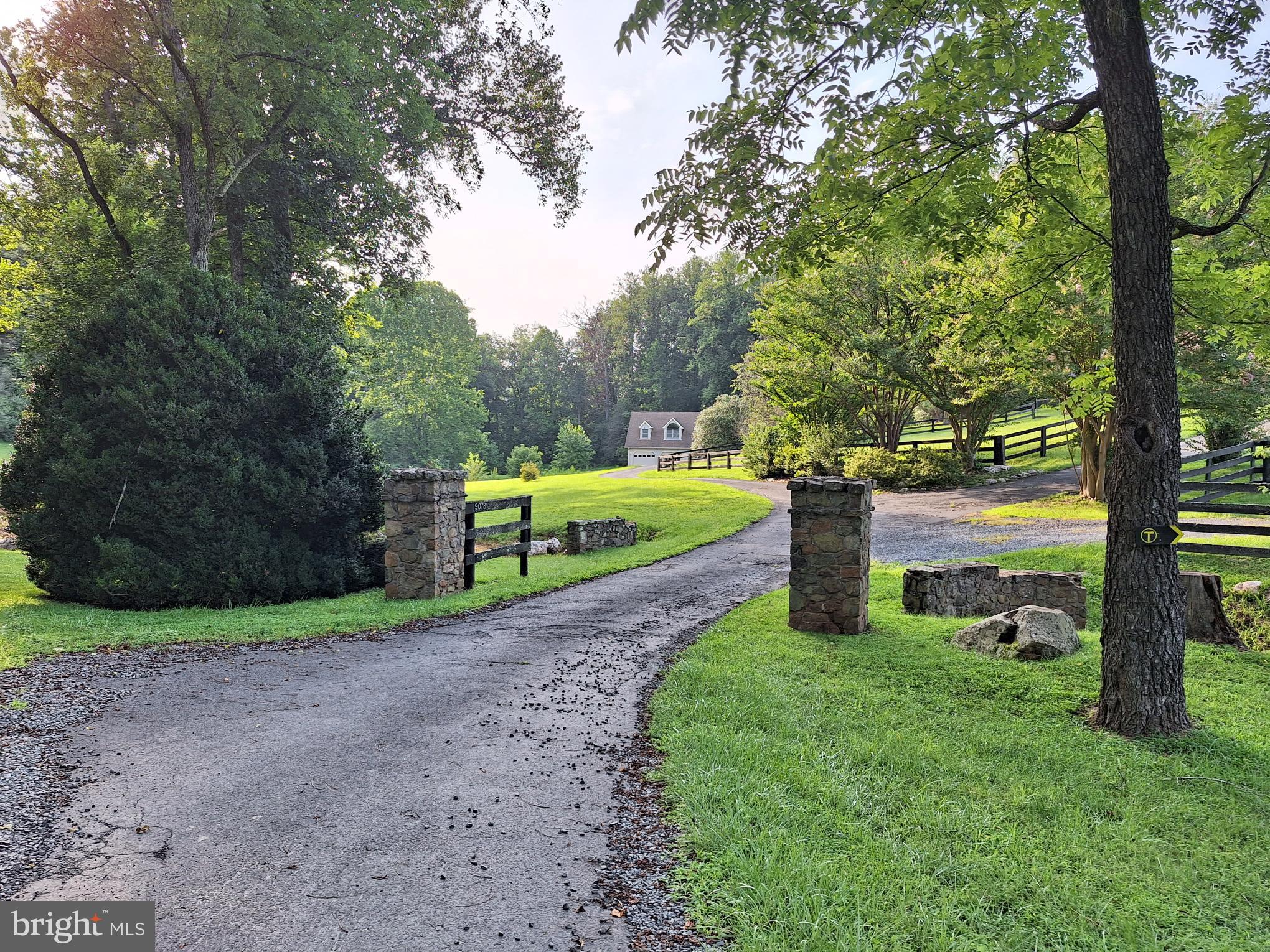 9078 KNOLL RUN LANE