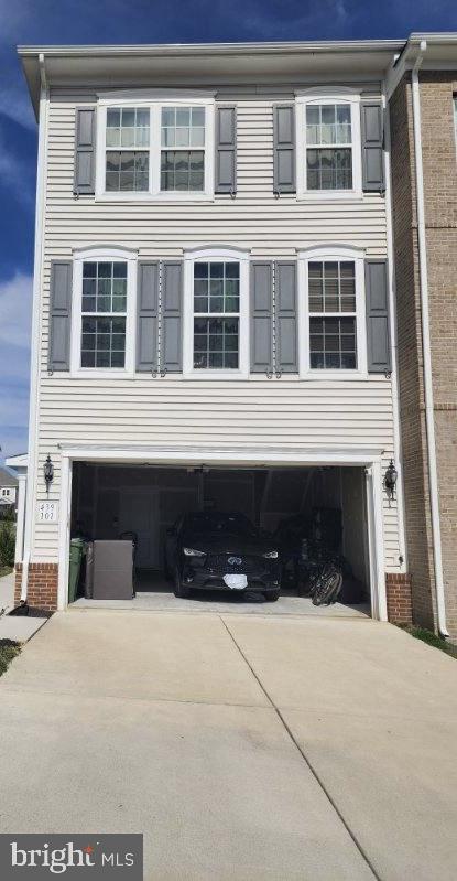 Do not miss out on this Townhome in sought after Embrey Mill! With ample space and open concept this townhome would perfect for a family.