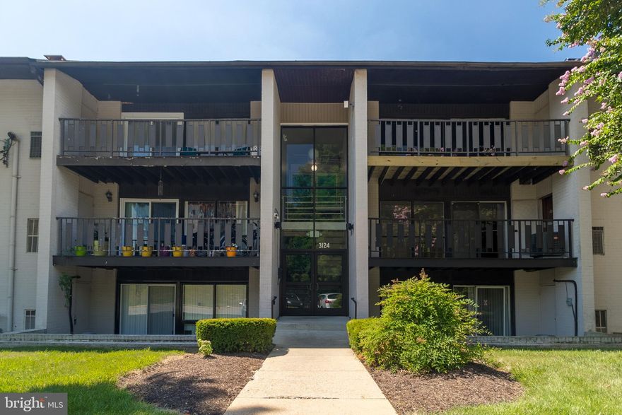 ***PRICE IMPROVEMENT***BACK ON THE MARKET!Fantastic opportunity to own this well maintained two bedroom one bath condominium. Perfect for real estate investors or first time home buyers. Perfectly situated on the ground floor with a patio which has easy street access. Spacious bedrooms and gleaming hardwood floors throughout the unit. This building has laundry facilities and one assigned storage unit.  One parking space conveys with the unit. Close to public transportation and right across the local shopping center which includes Jumbo Foods.
Minutes away from the Beltway, Subway, Rivertowne Commons Marketplace, Top Golf, National Harbor, Harborview Hotel, Tanger Outlets, and MGM. Current renter would like to continue renting from new owner if possible.