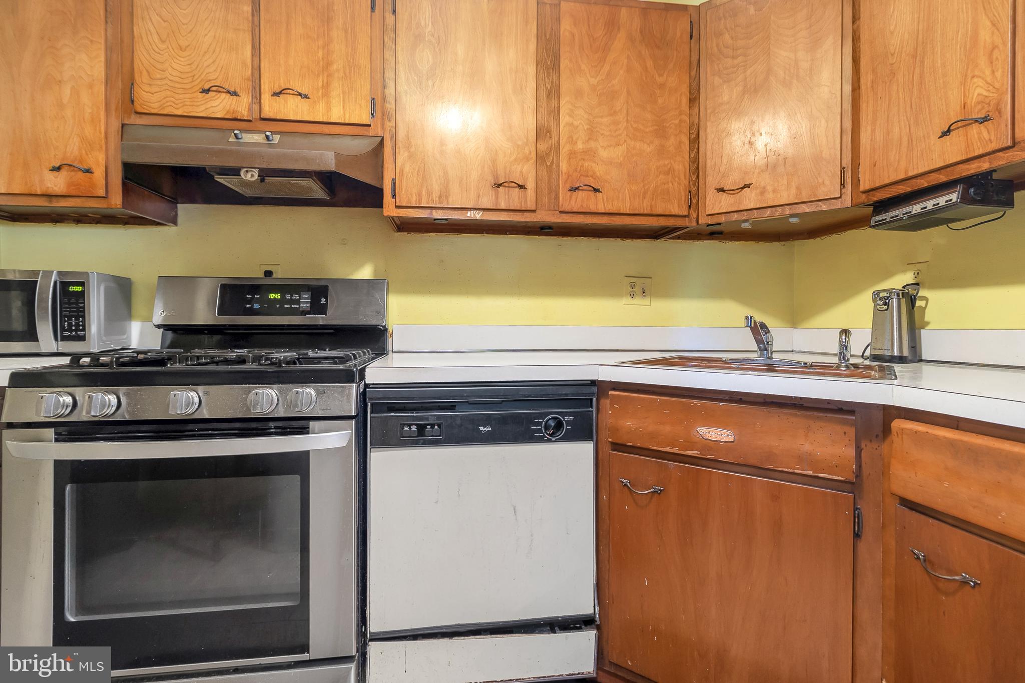 HUNTCREST CONDOMINIUM - Residential