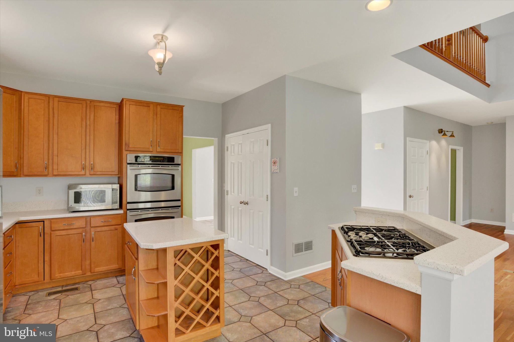 8 MEADOWOOD PLACE