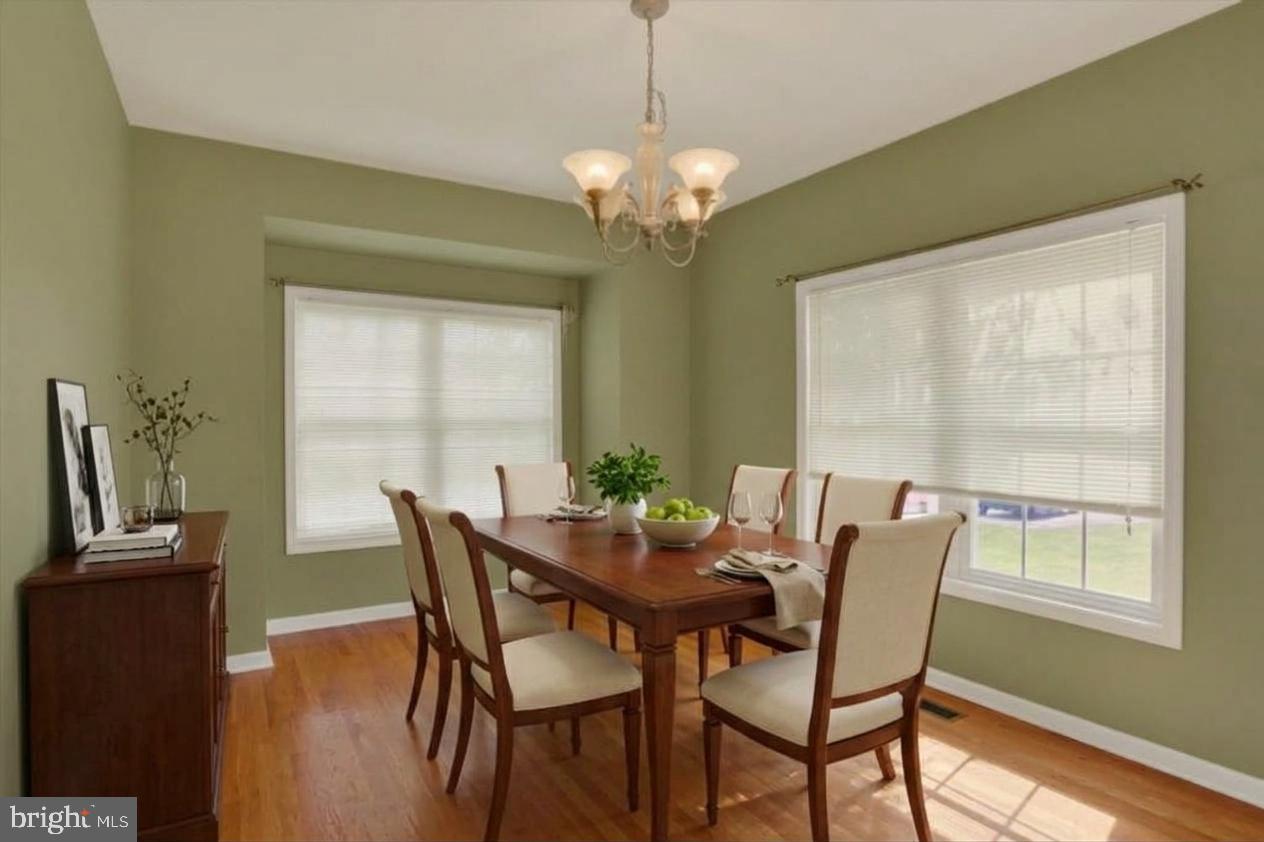 8 MEADOWOOD PLACE